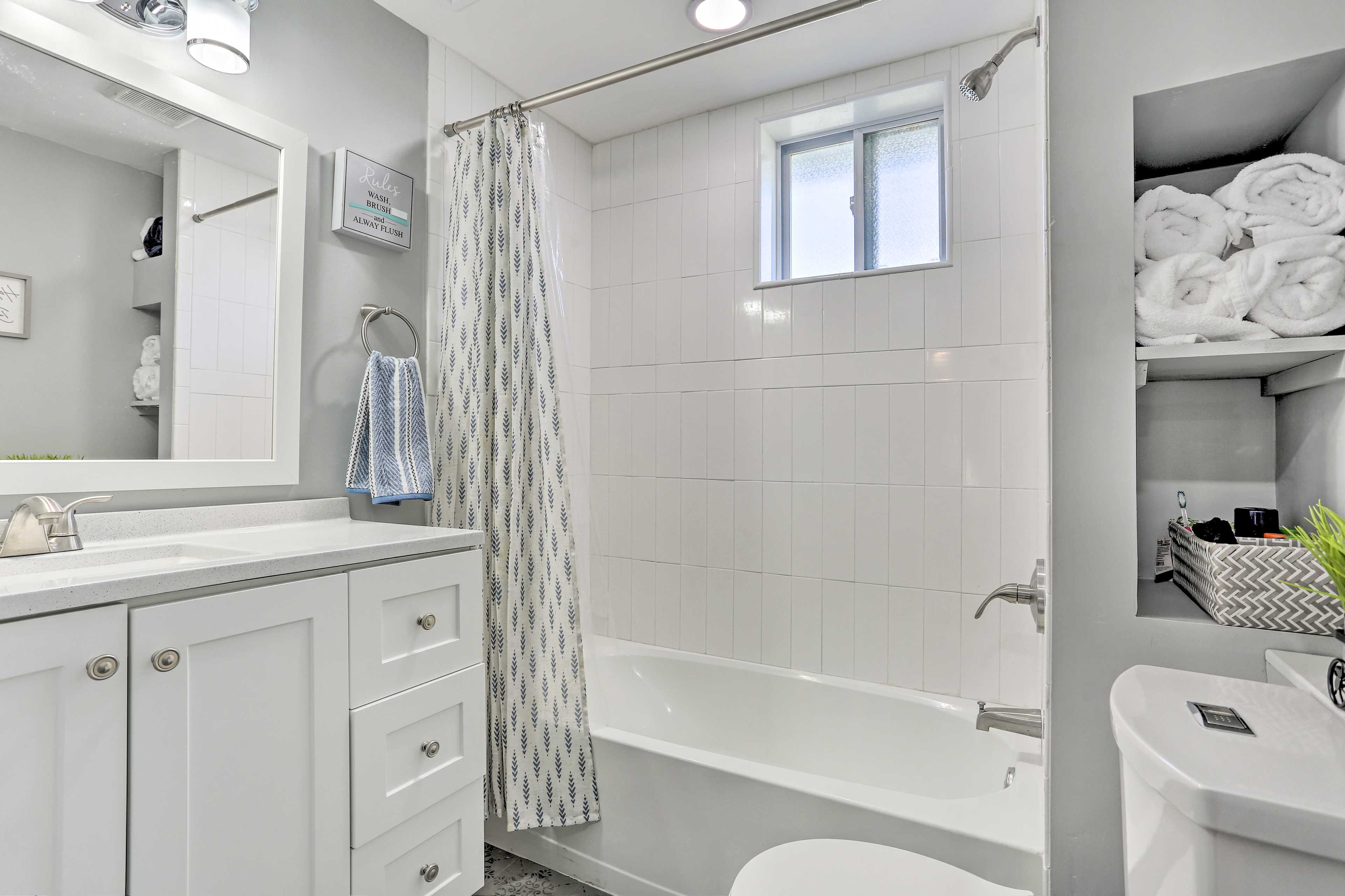Full Bathroom | Complimentary Toiletries