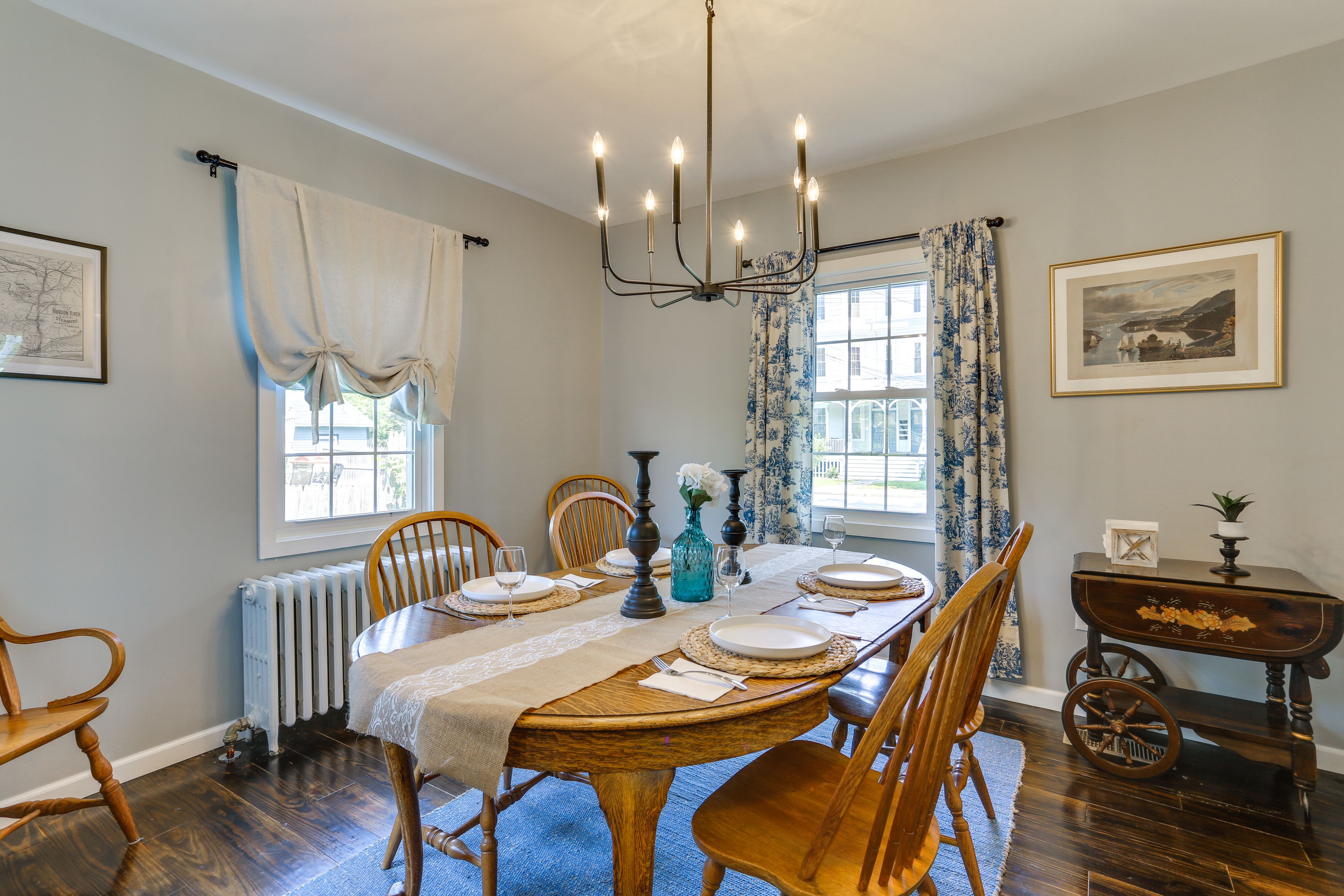 Dining Room | Dishes & Flatware Provided