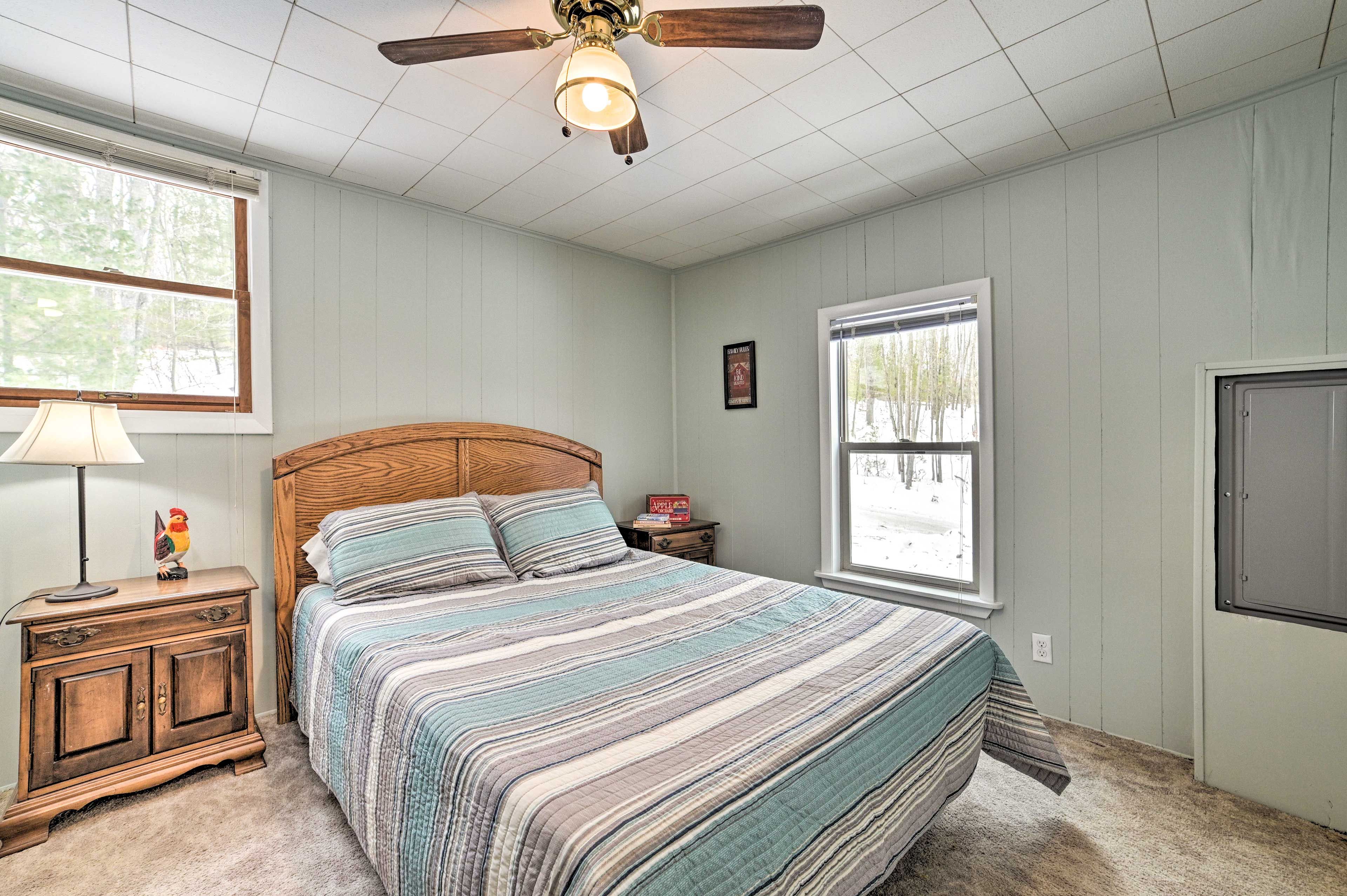 Bedroom 1 | Queen Bed
