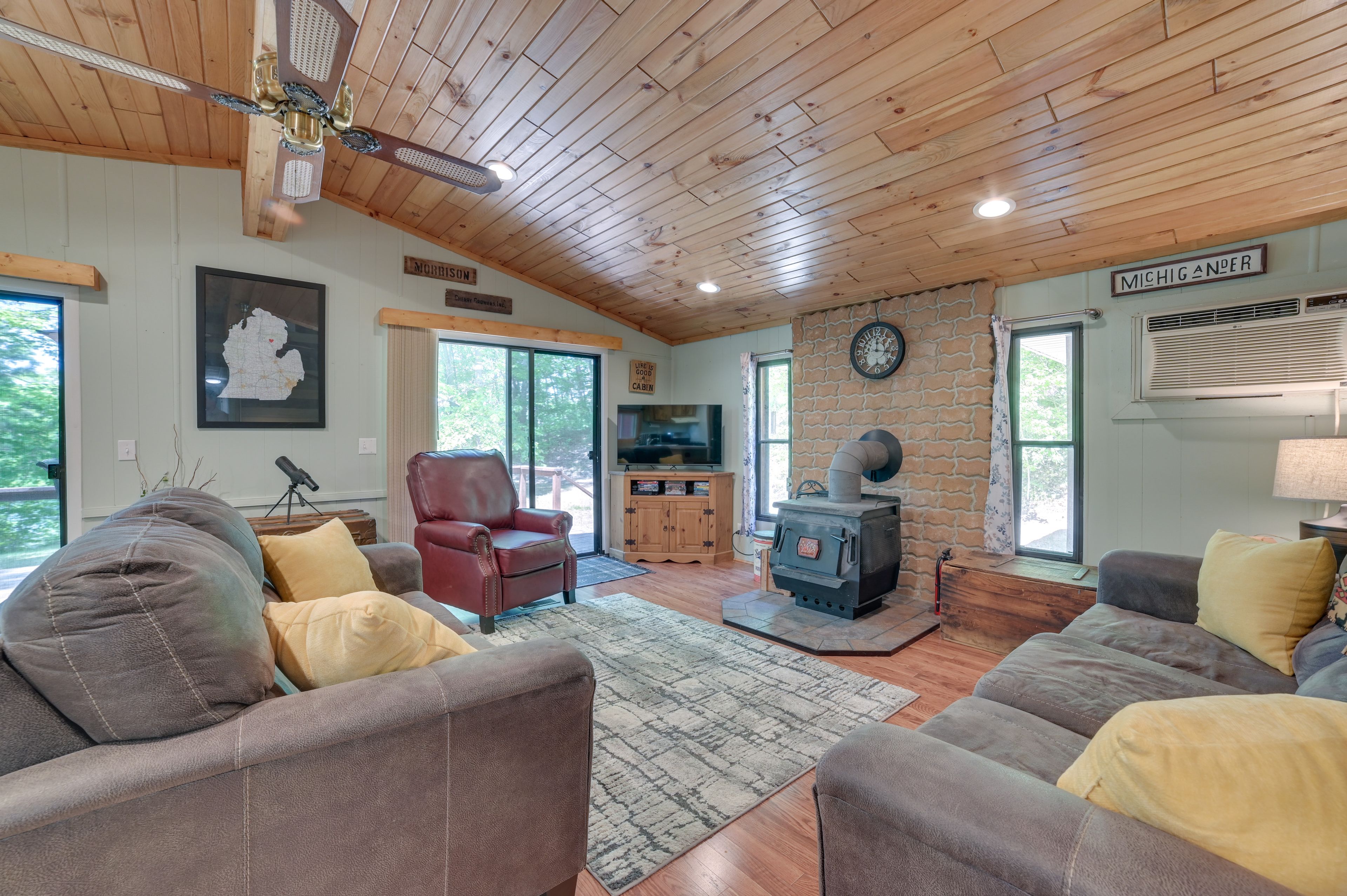 Living Room | Smart TV