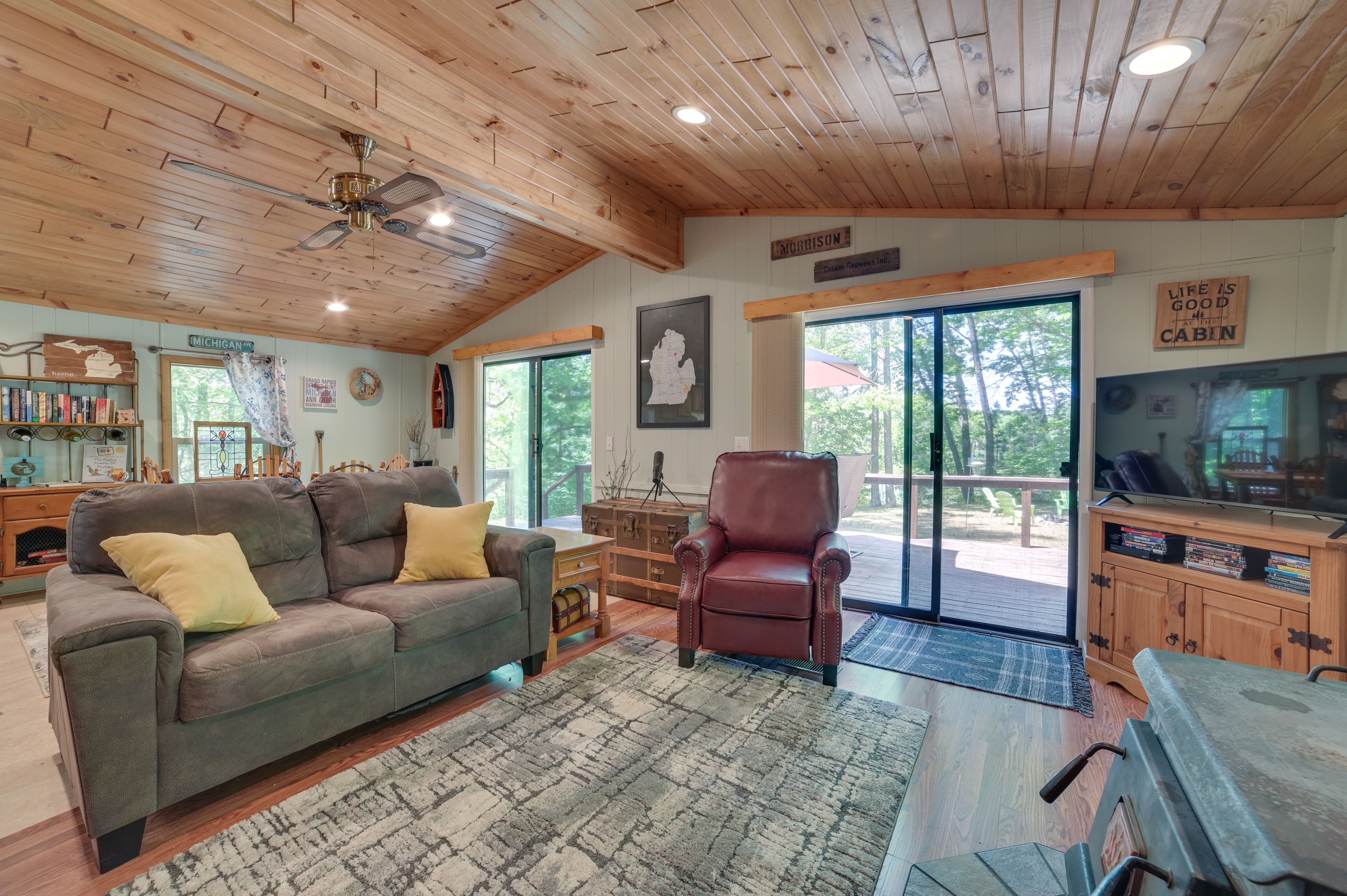 Living Room | Free WiFi | Window A/C Units