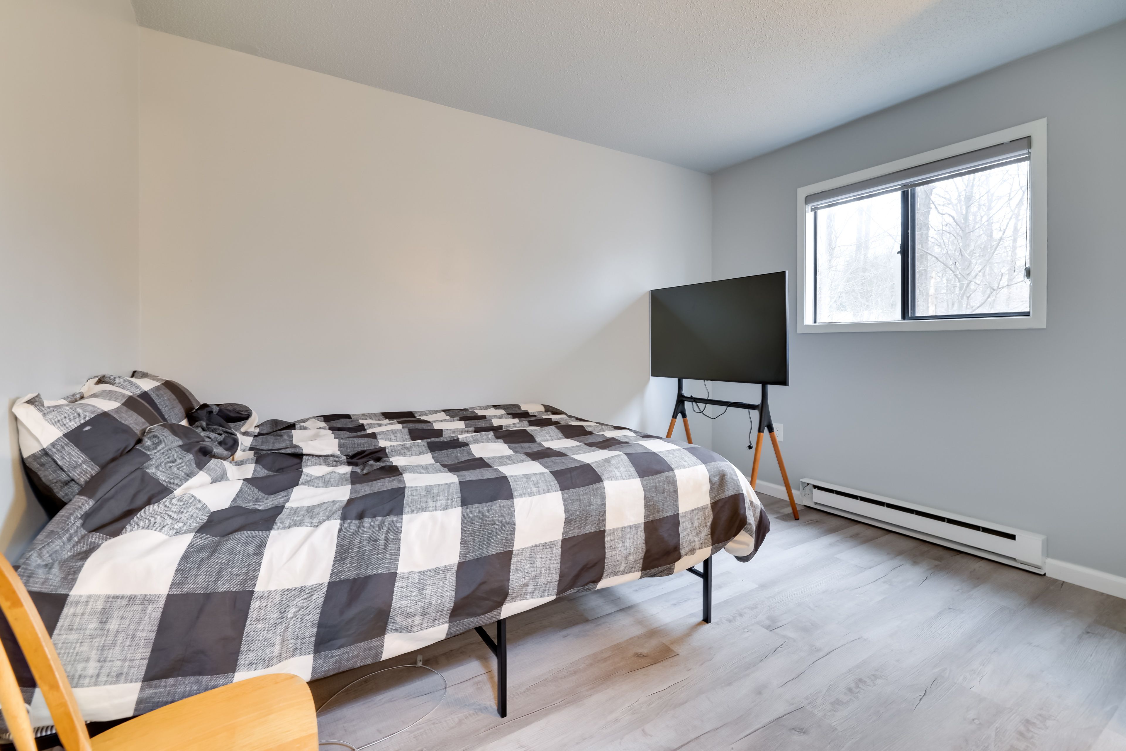 Bedroom 2 | Queen Bed | Smart TV