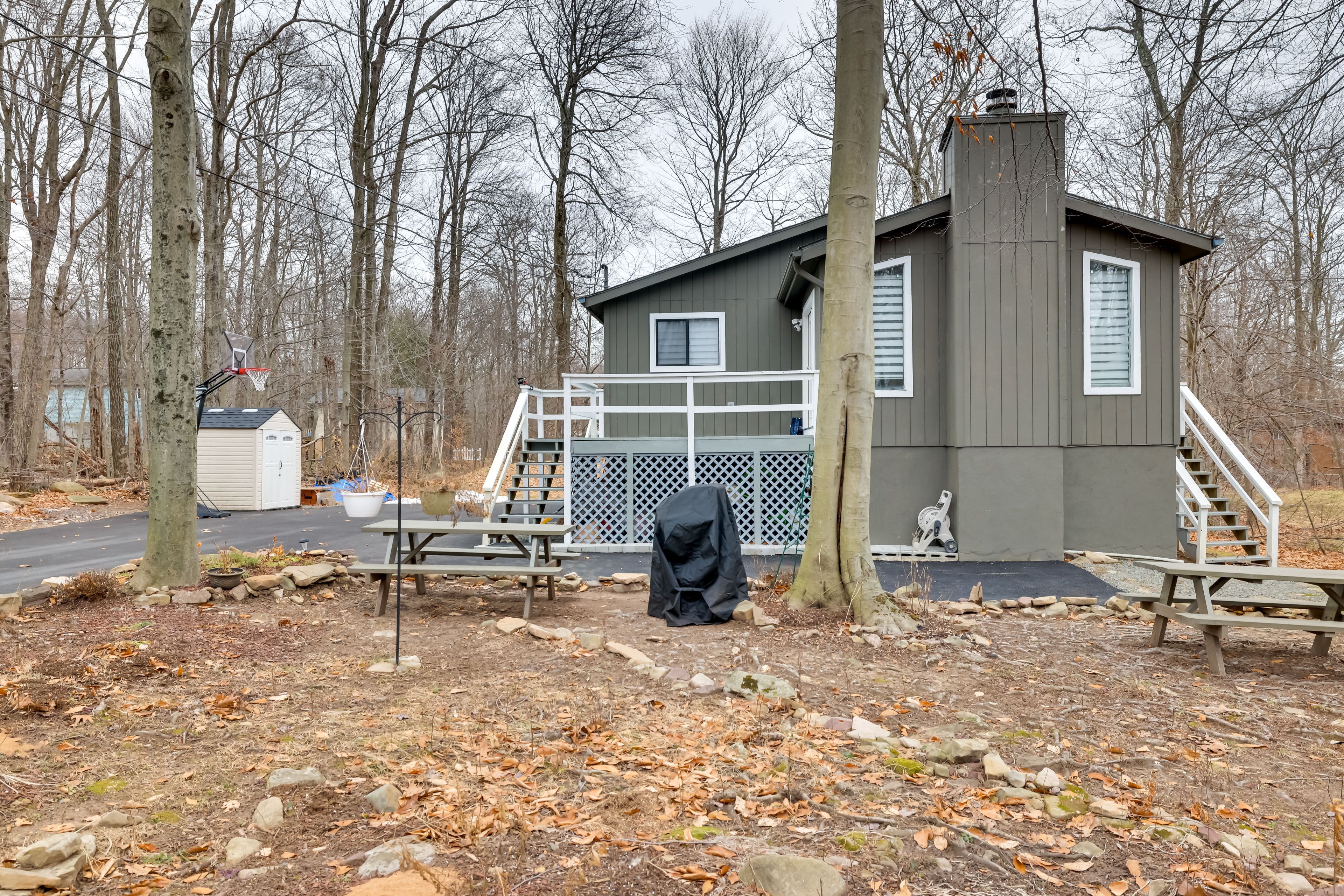 House Exterior | Picnic Tables | Grill | Basketball Hoop