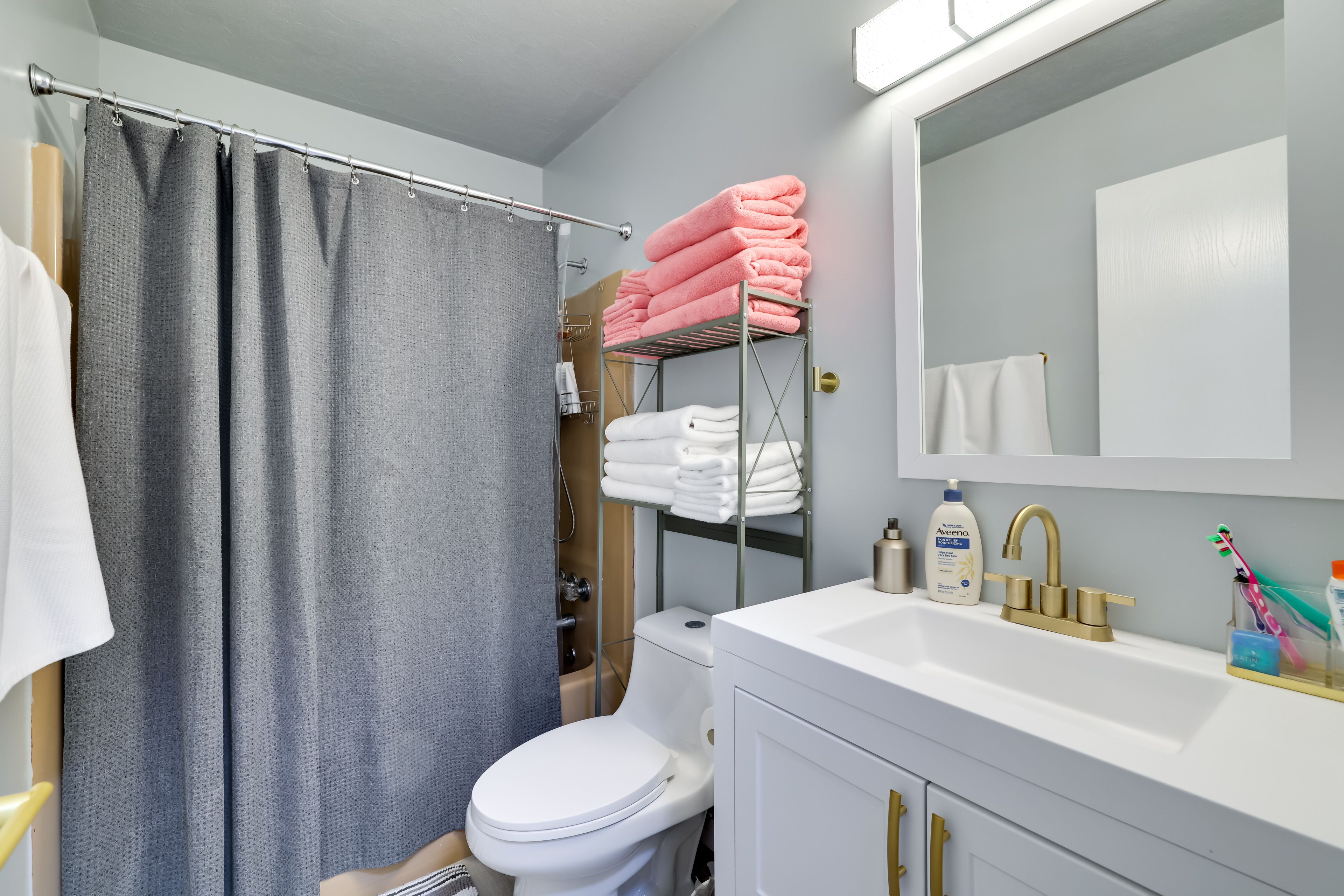 Bathroom | Towels Provided | Complimentary Toiletries