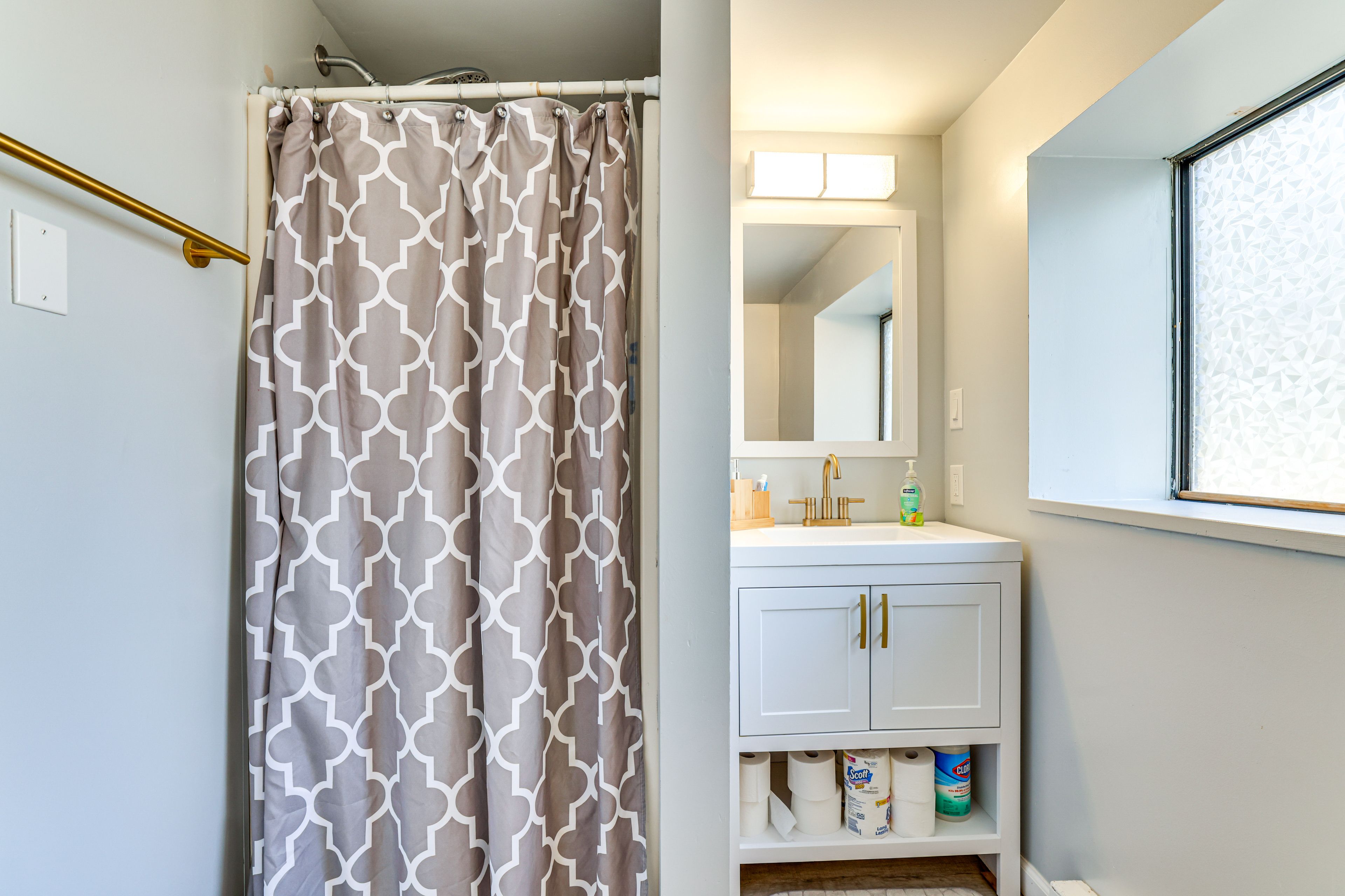 Full Bathroom | Hair Dryer