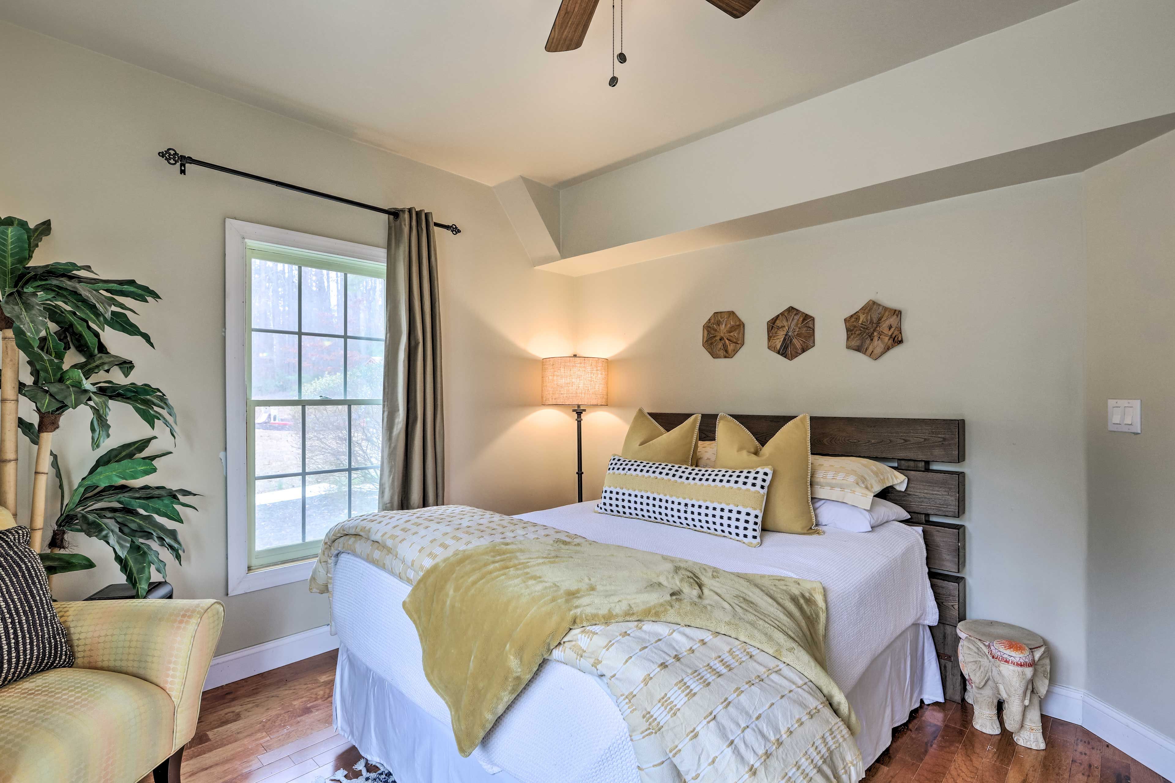 Bedroom | Queen Bed