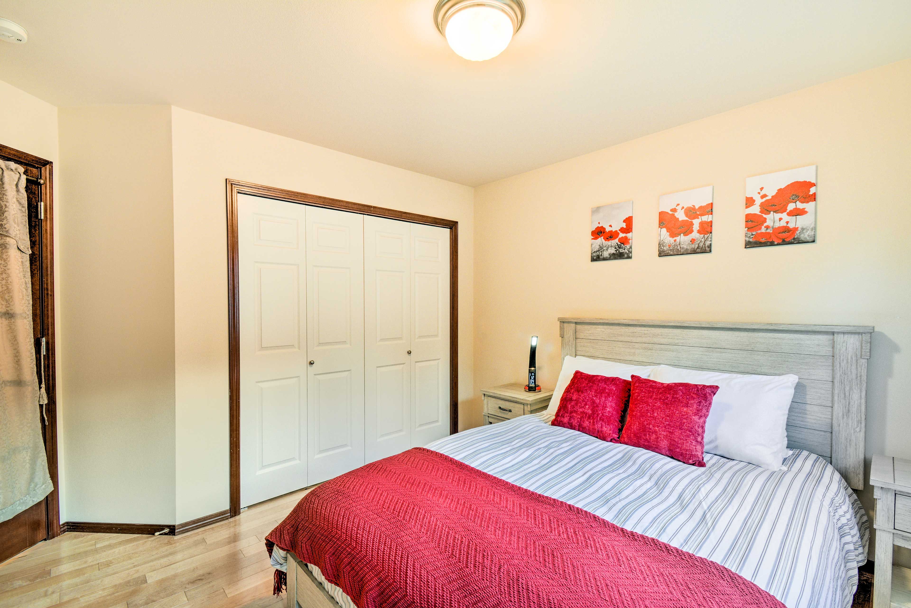 Bedroom 3 | 1st Floor | Queen Bed