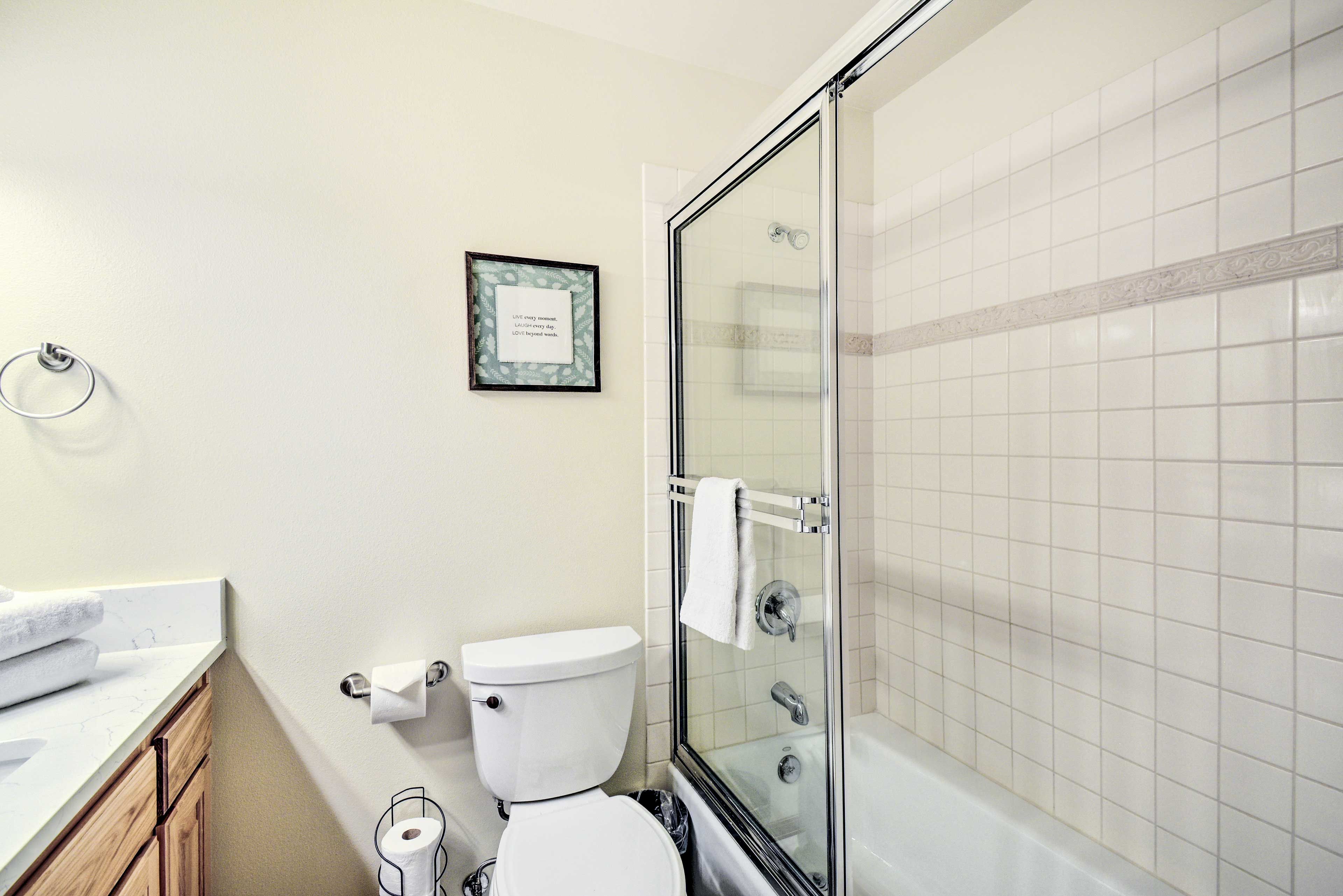Full Bathroom | 1st Floor | Complimentary Toiletries