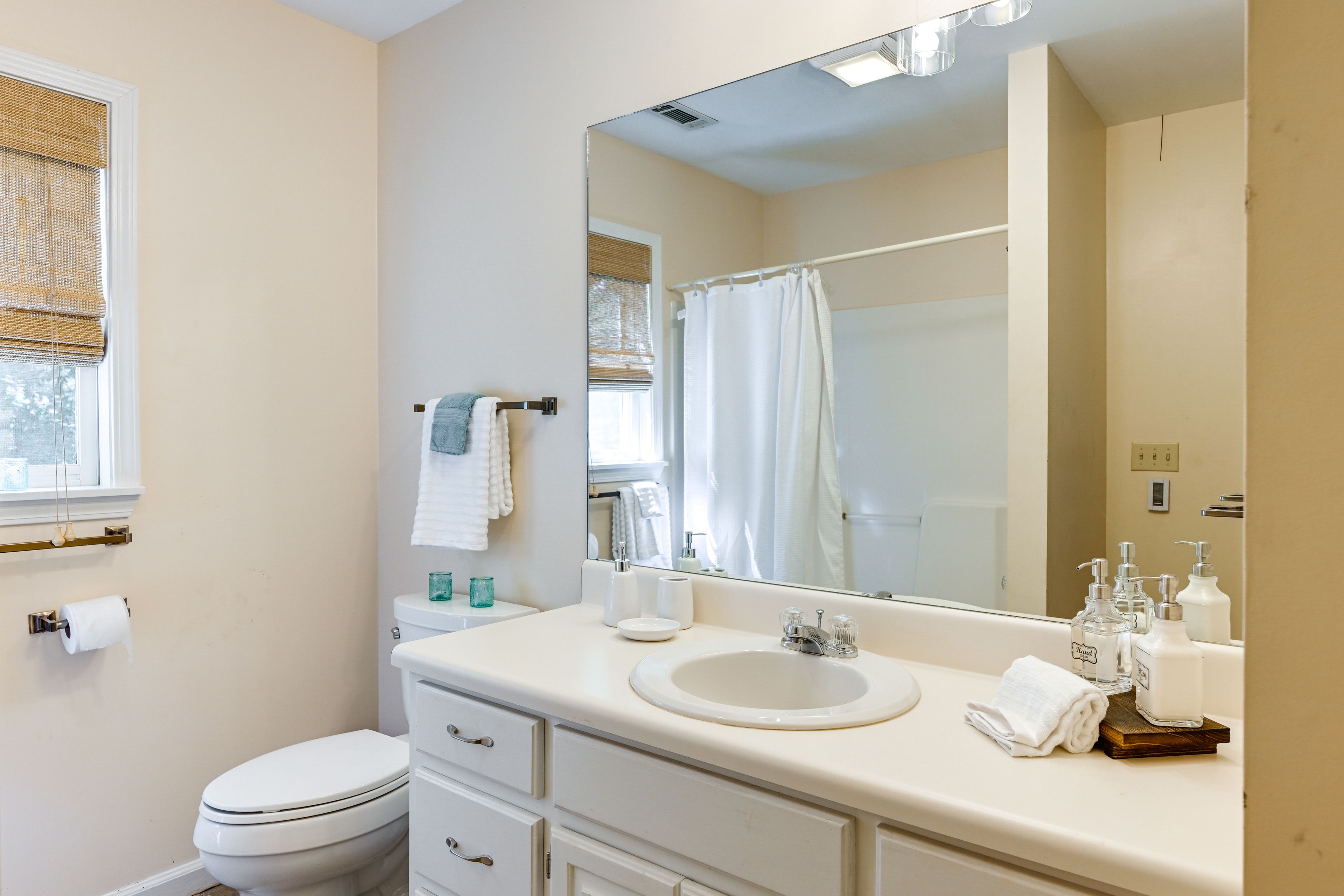Full Bathroom | Complimentary Toiletries