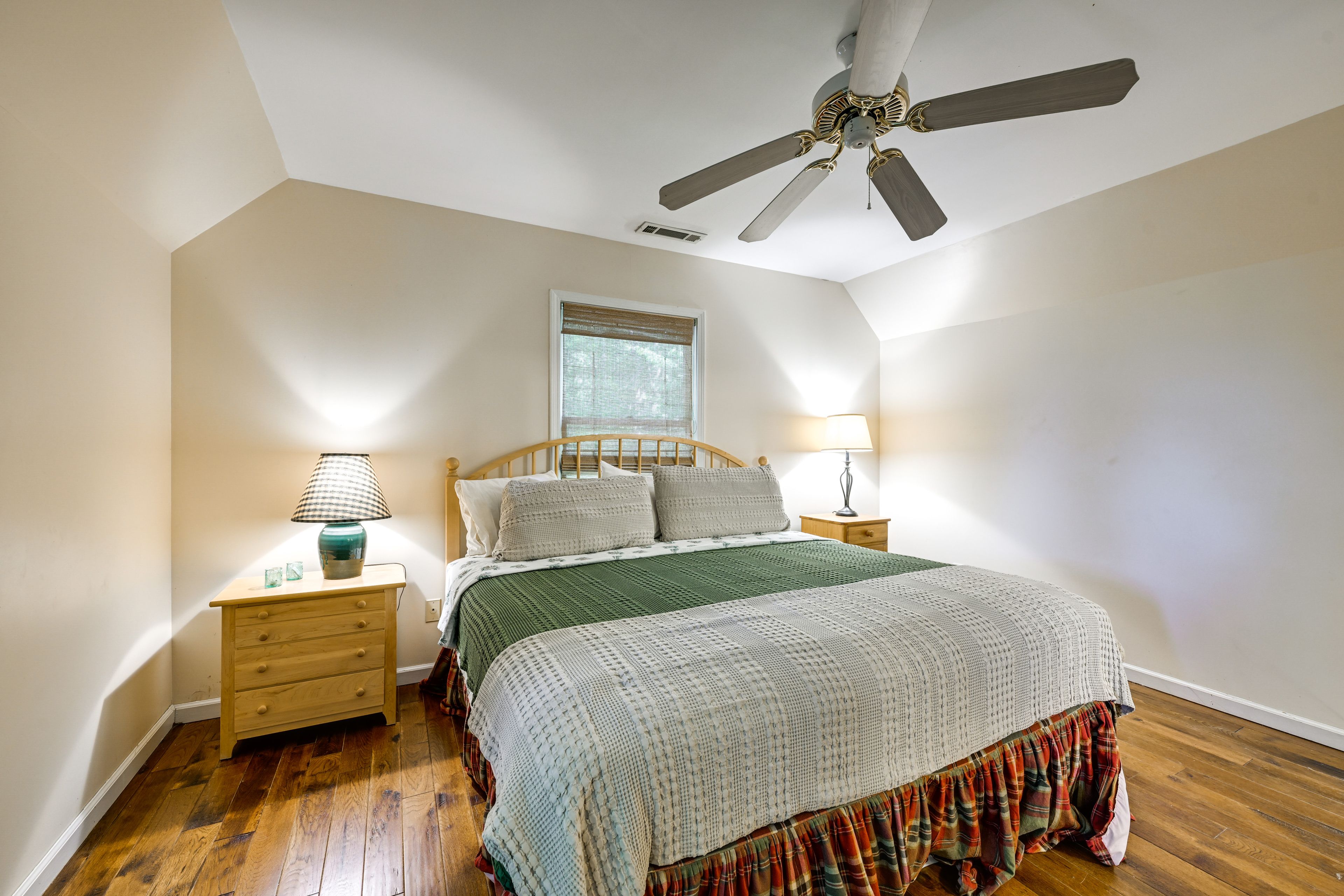Bedroom 1 | King Bed | Linens & Towels Provided