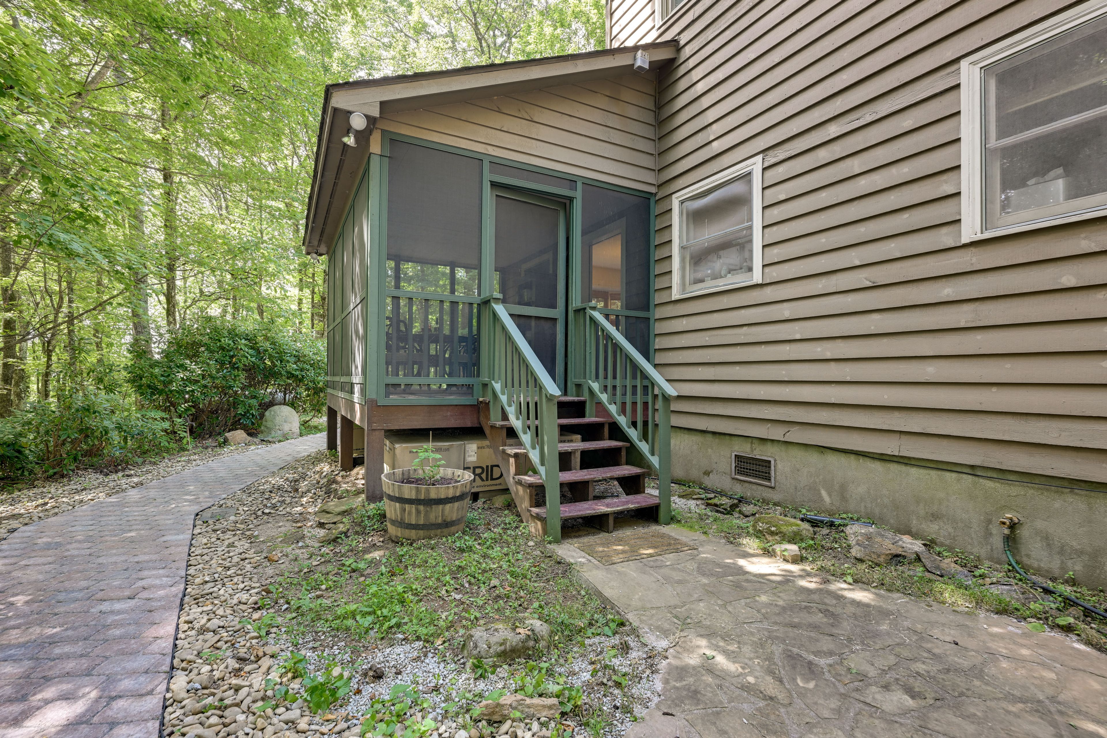 Parking | Gravel Driveway (4 Vehicles)
