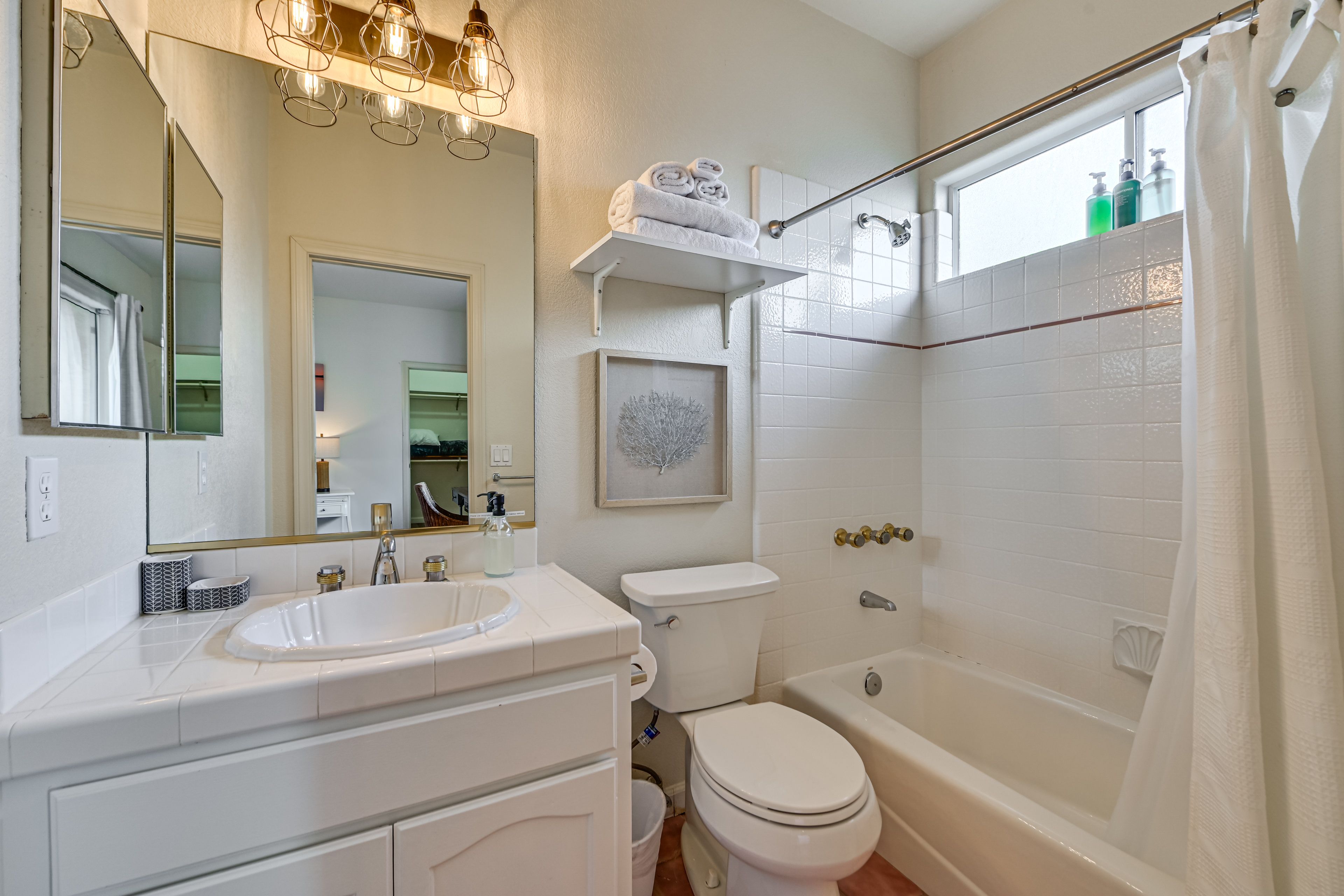 En-Suite Bathroom | Towels Provided | 2nd Floor