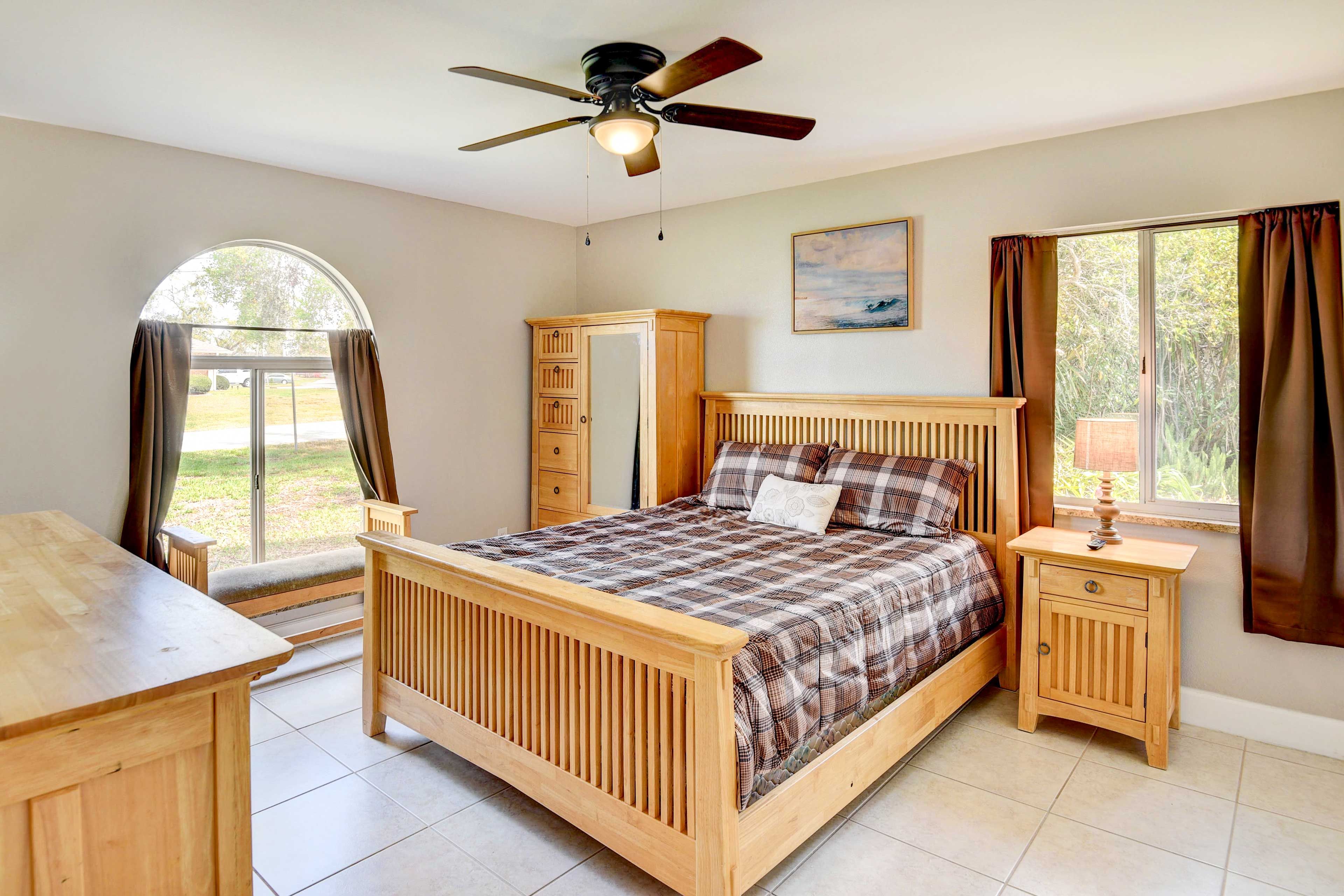Bedroom 1 | Queen Bed | Linens Provided