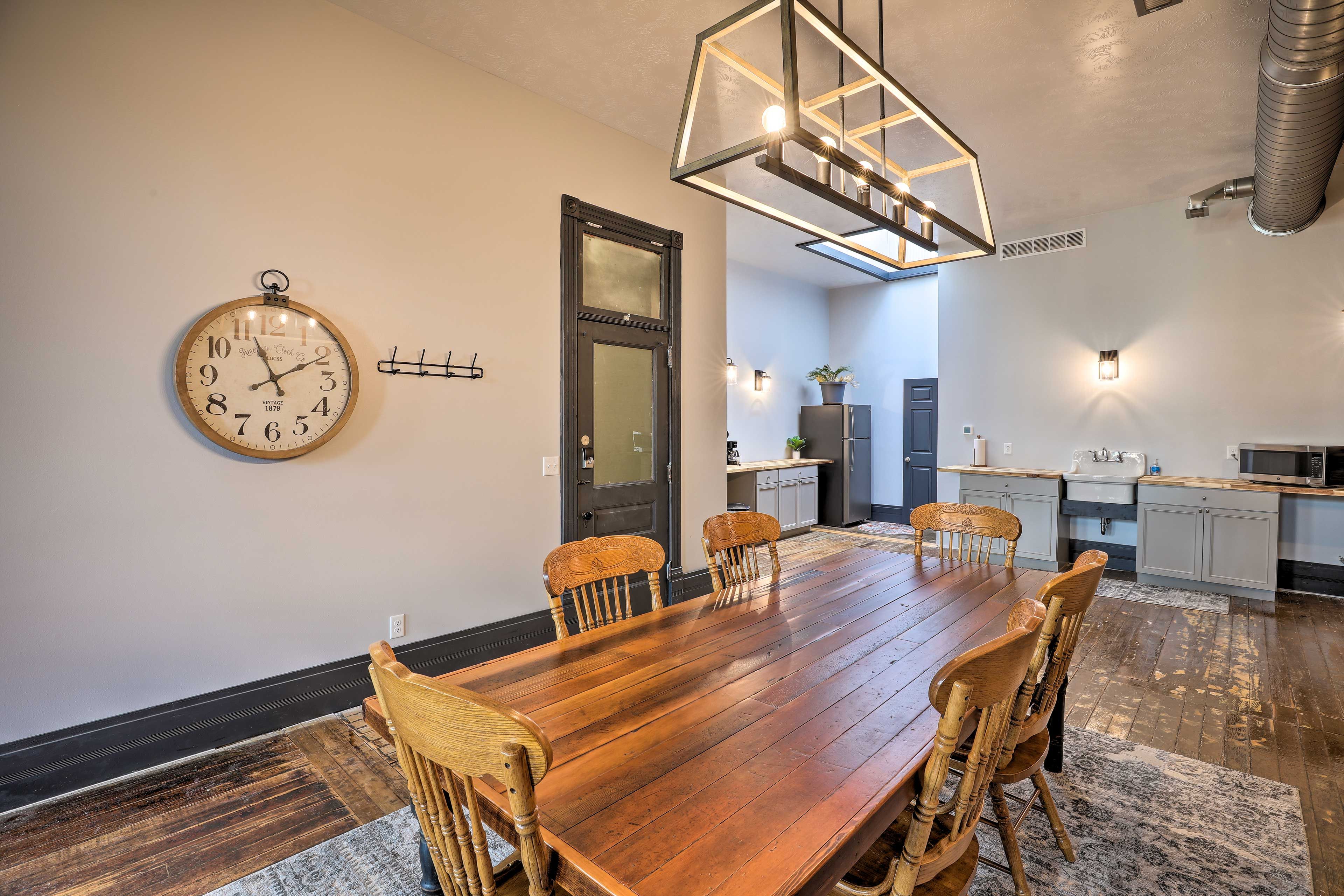 Dining Area | Kitchen | Free WiFi