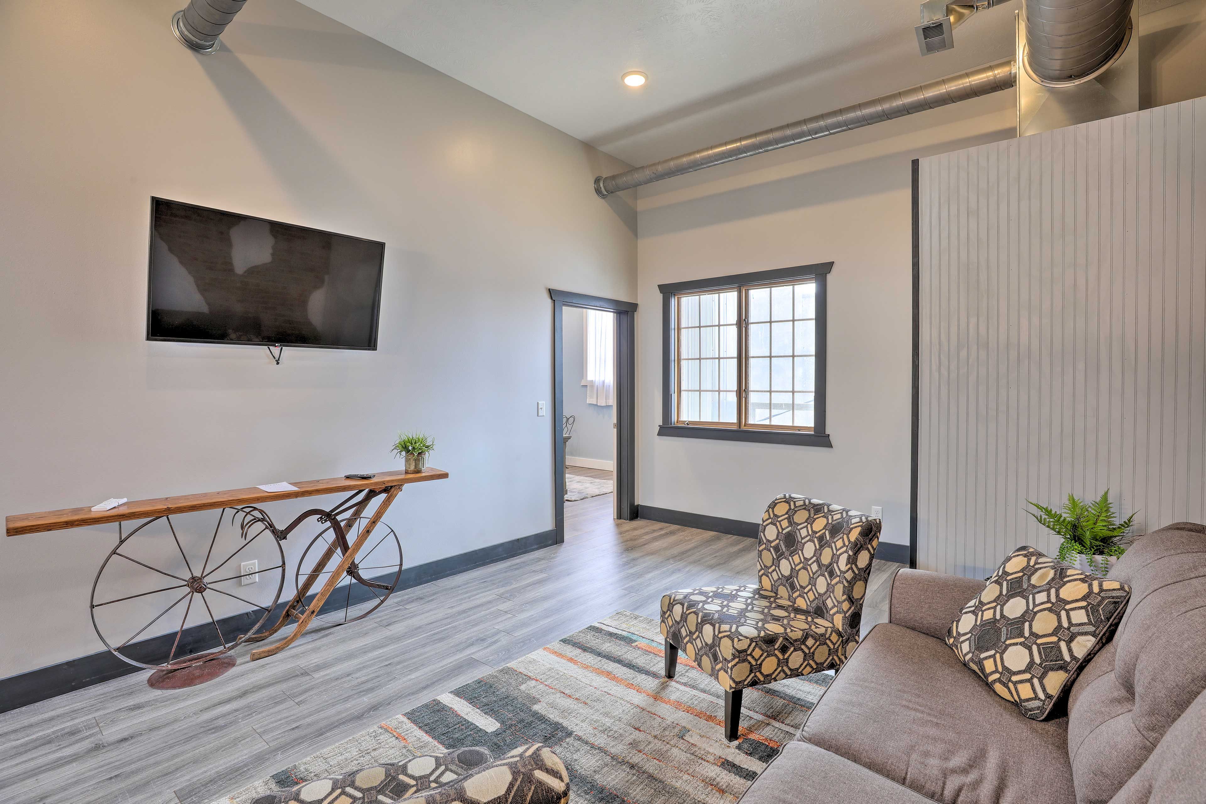 Living Area | Smart TV | Central A/C