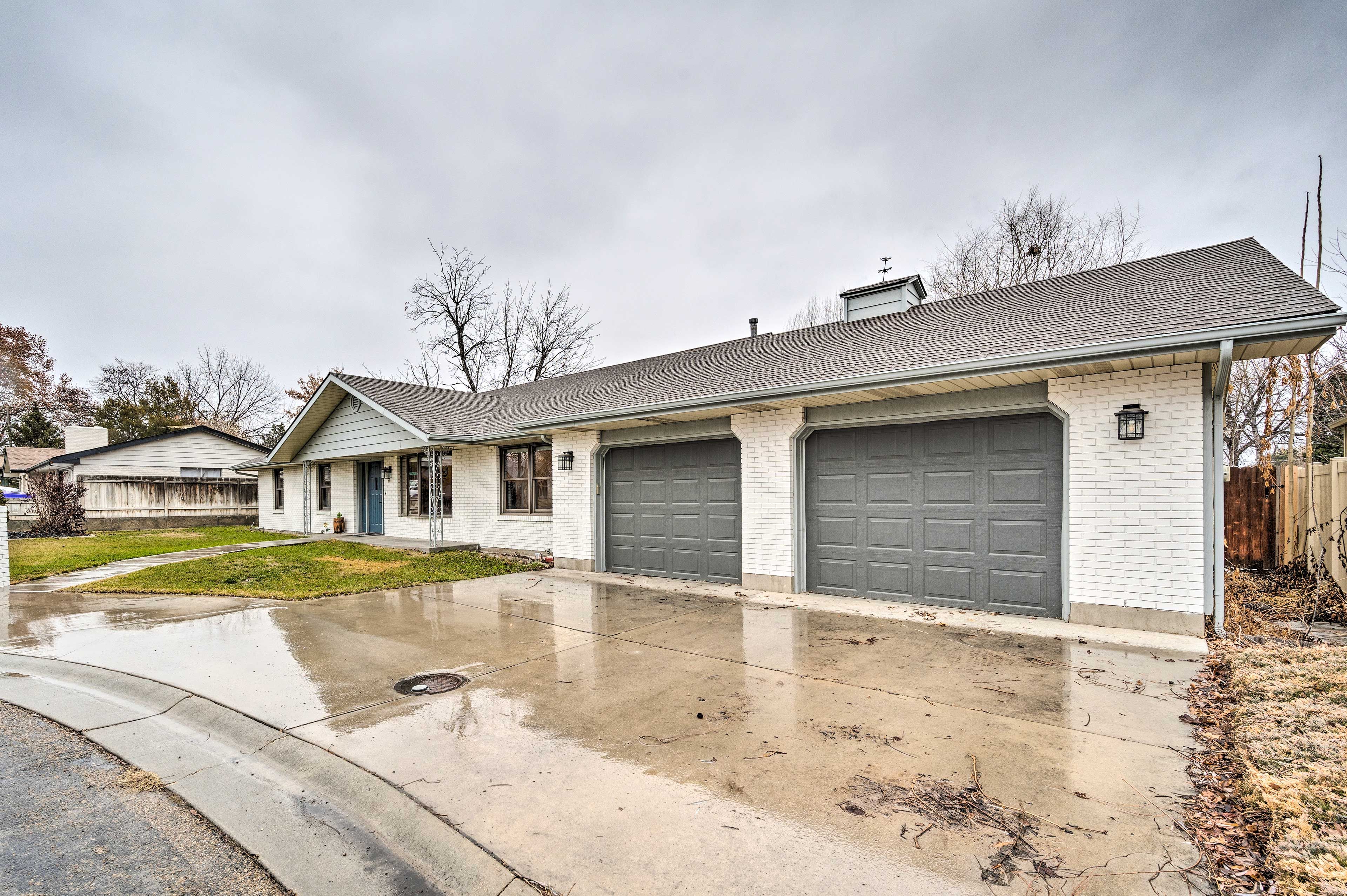 Parking | Garage (2 Vehicles) | Driveway (2 Vehicles) | Street Parking