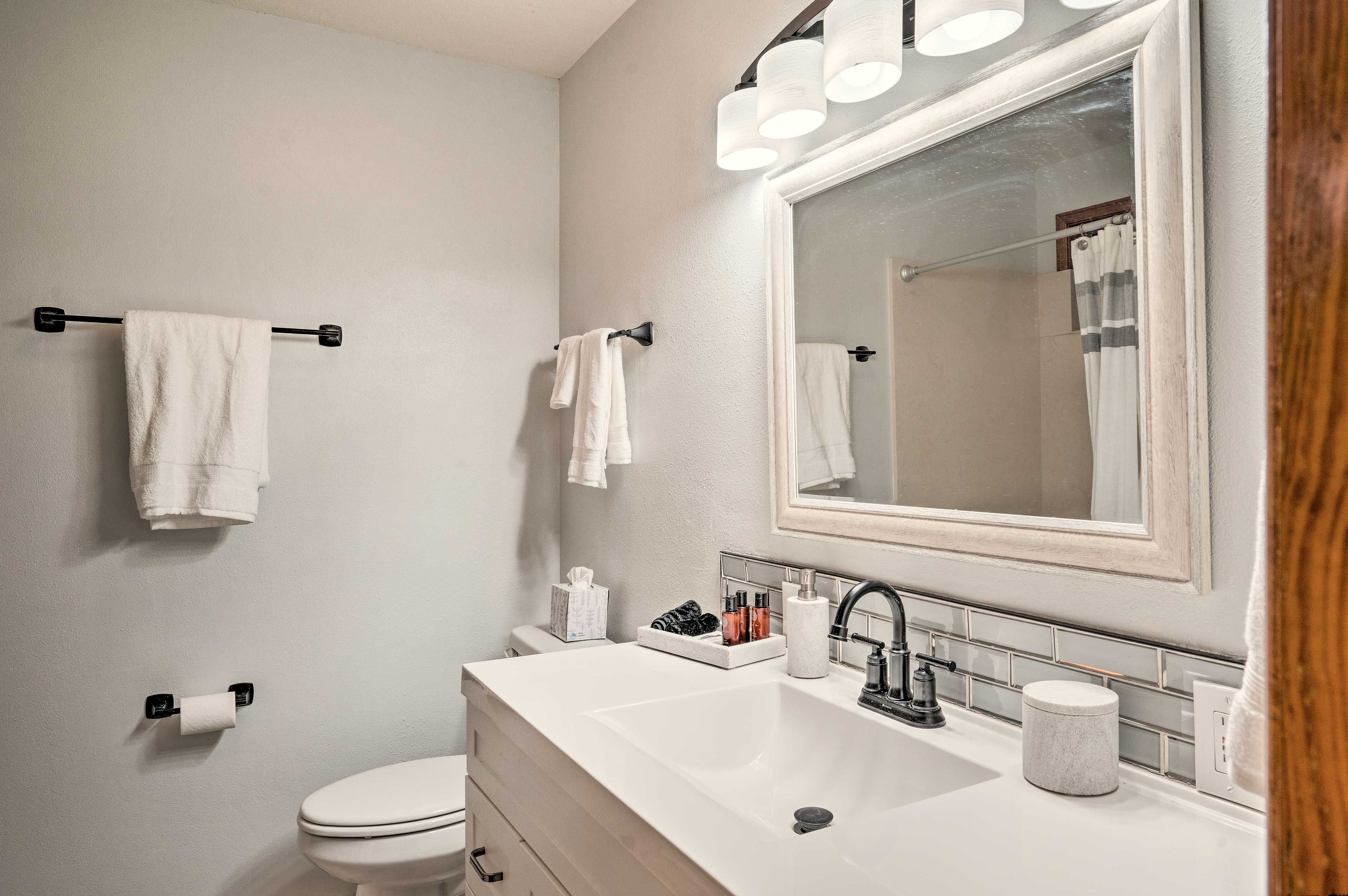 En-Suite Bathroom | Complimentary Toiletries