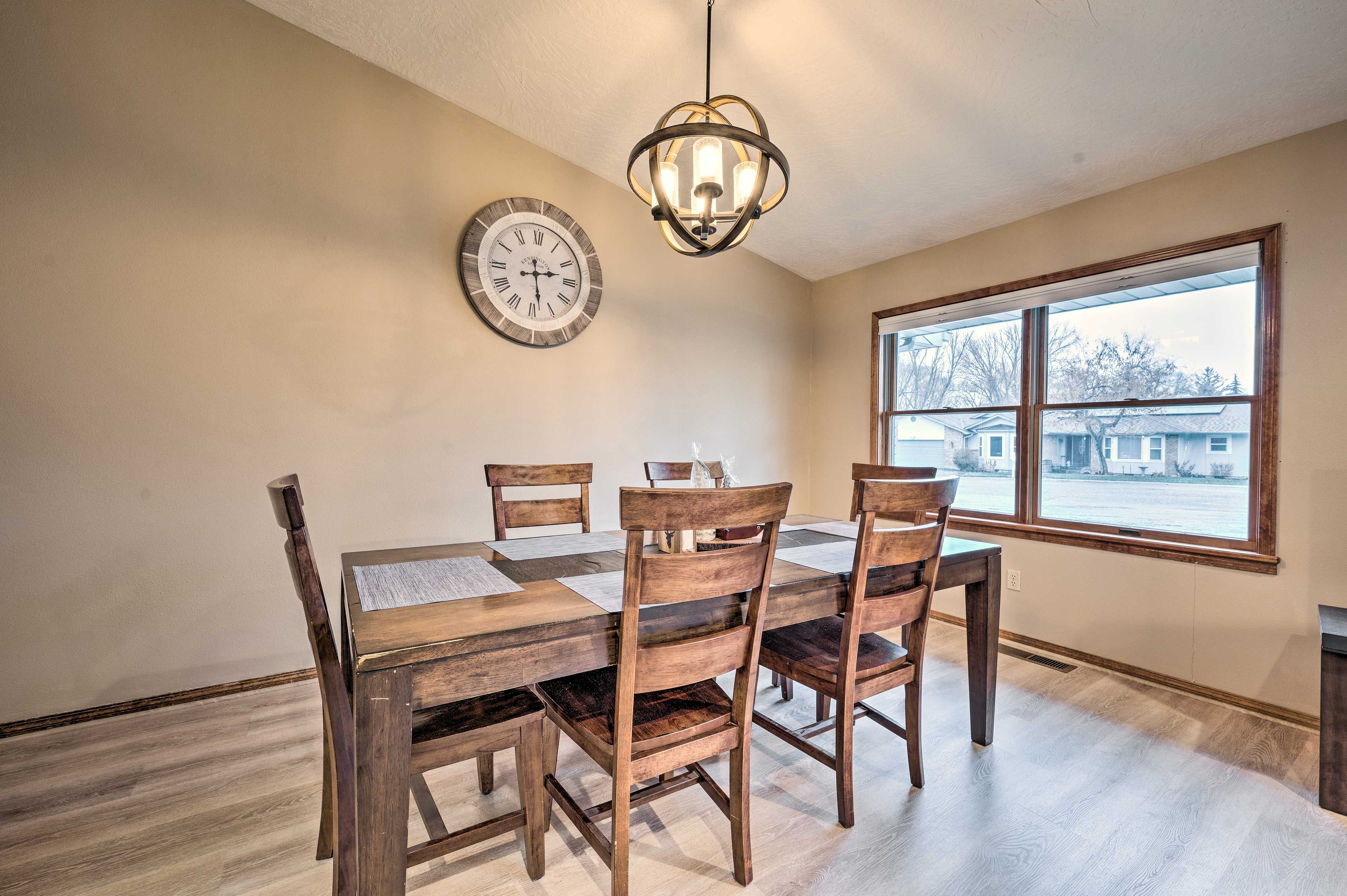 Dining Area | Dishware & Flatware Provided