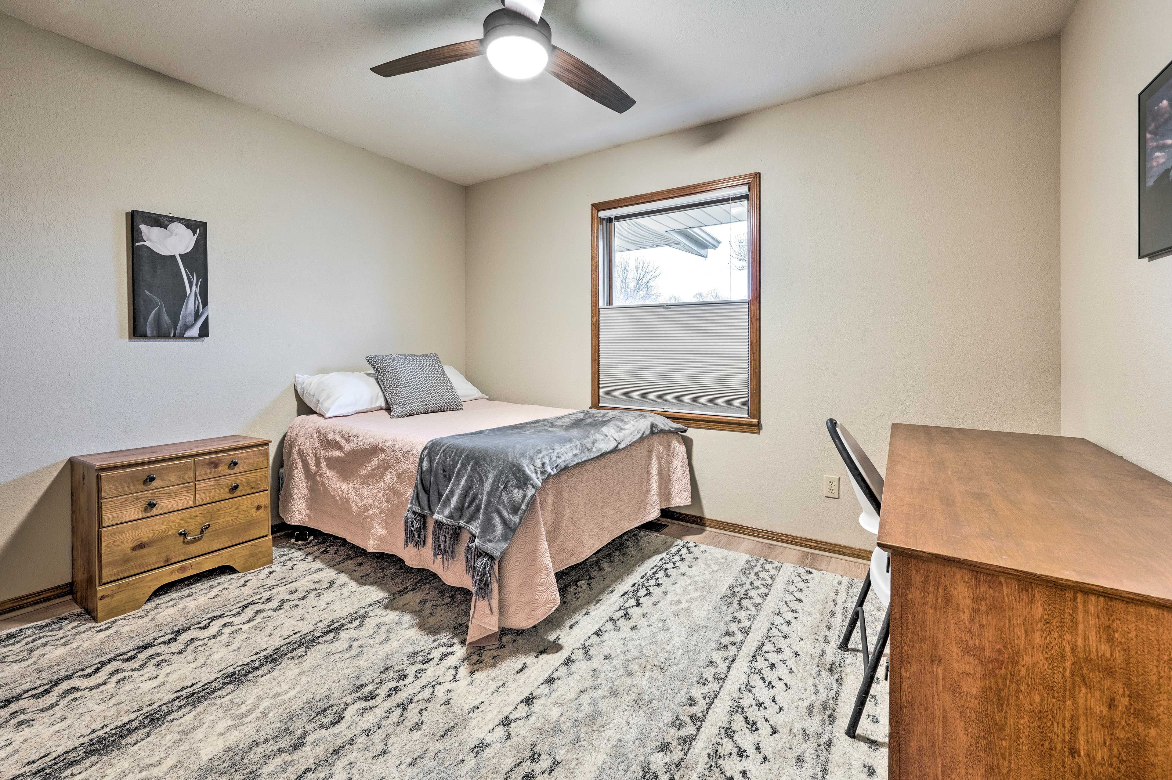 Bedroom 2 | Queen Bed