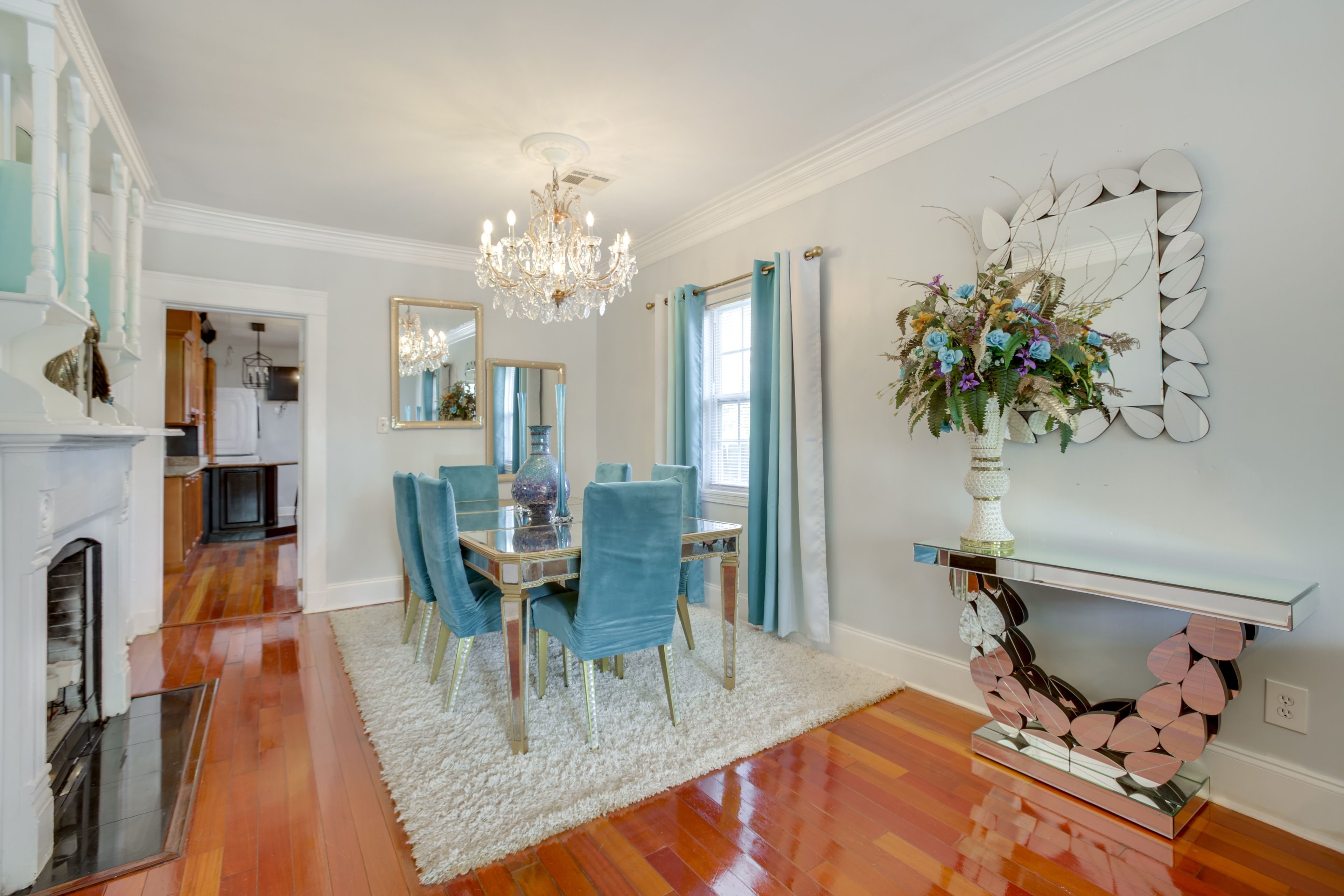 Dining Area | Dishes & Flatware Provided