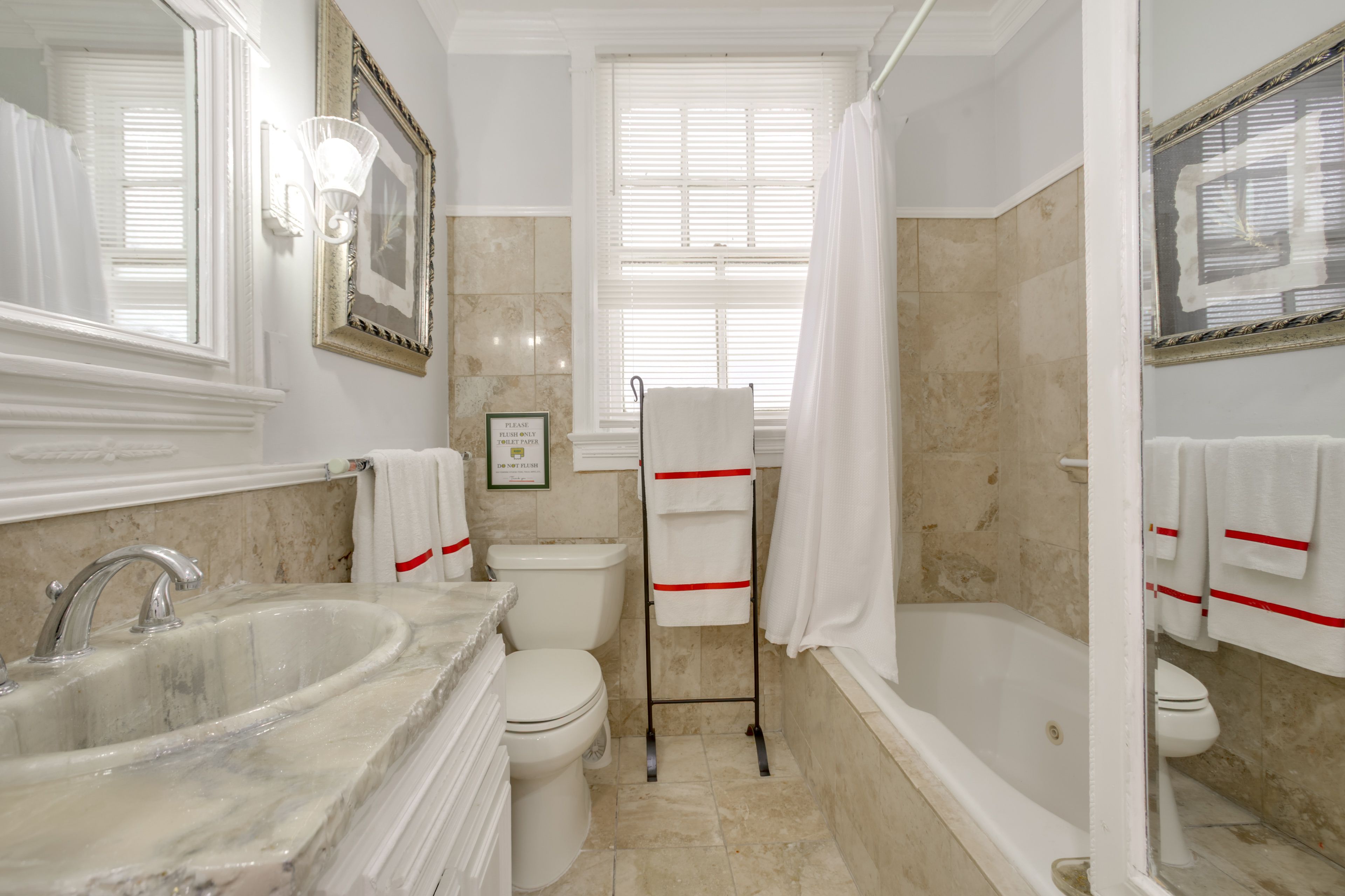 Full Bathroom | Towels Provided