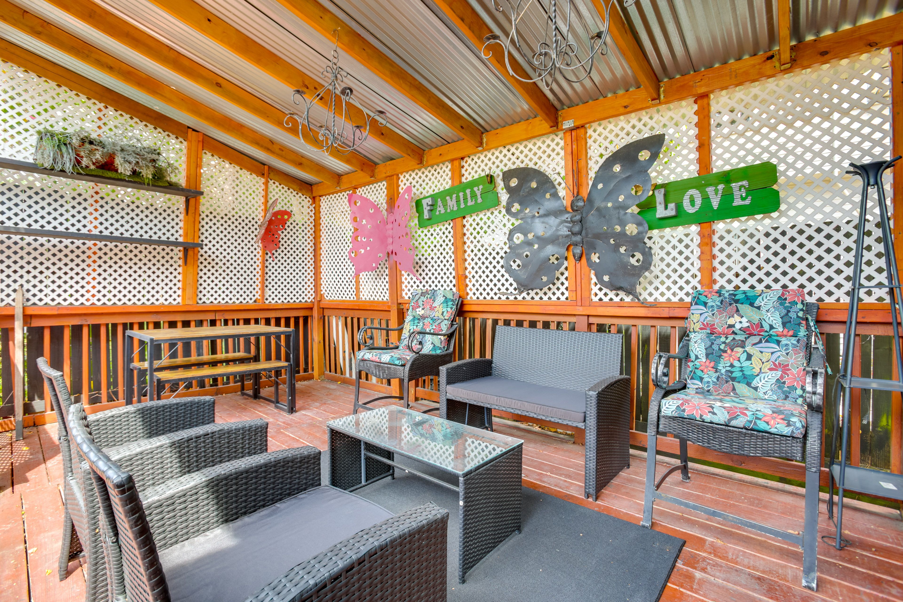 Exterior | Covered Deck | Outdoor Dining & Lounge Areas