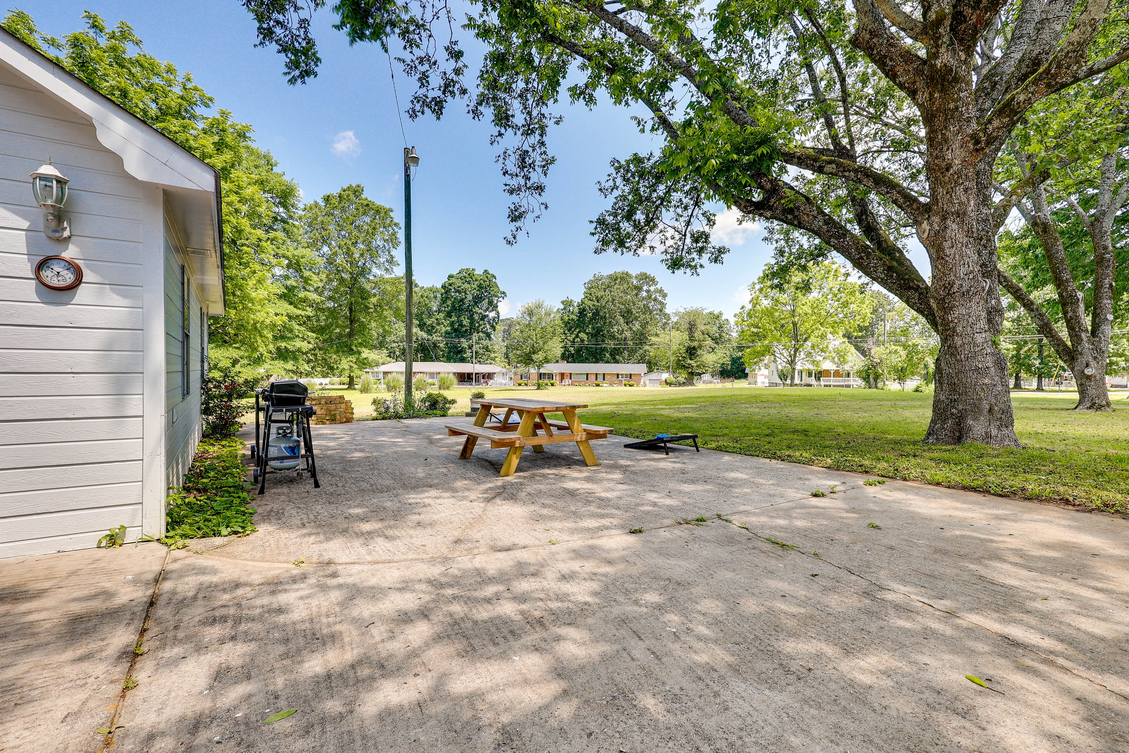 Backyard | Gas Grill | Corn Hole