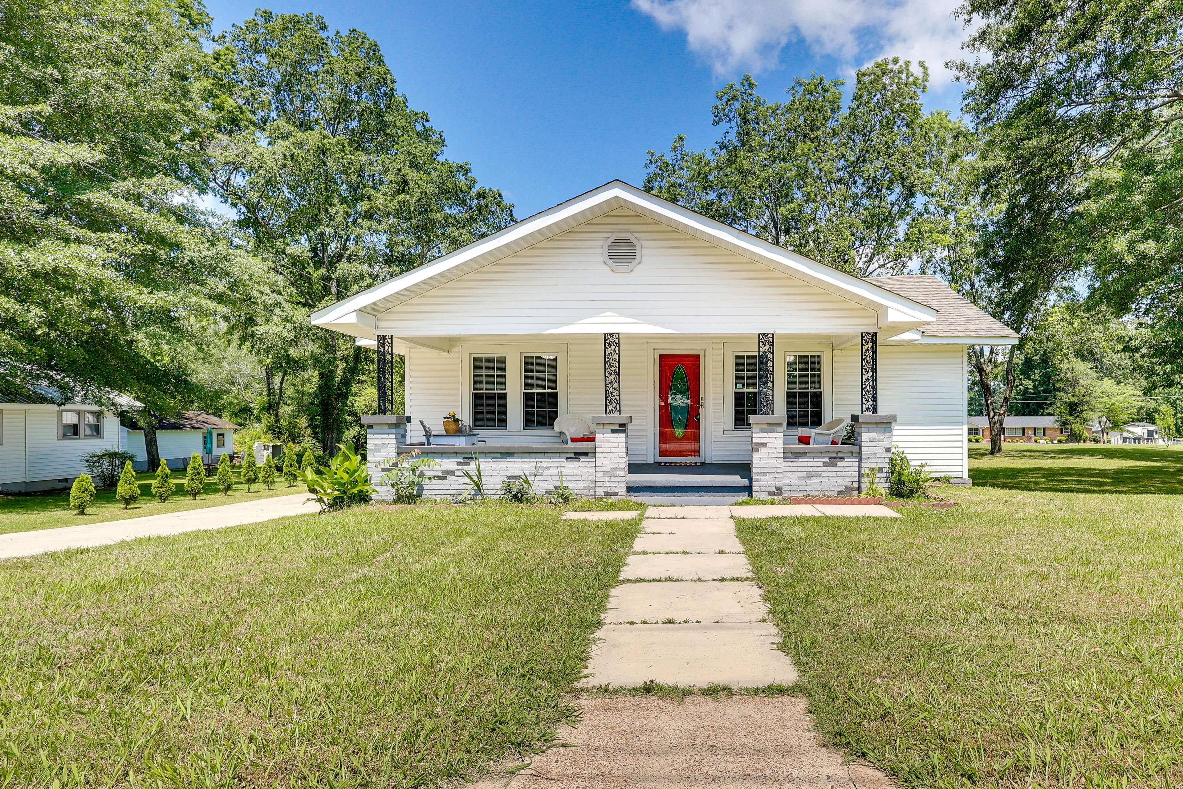 Arab Vacation Rental | 3BR | 2BA | 1,560 Sq Ft | 1 Step Required