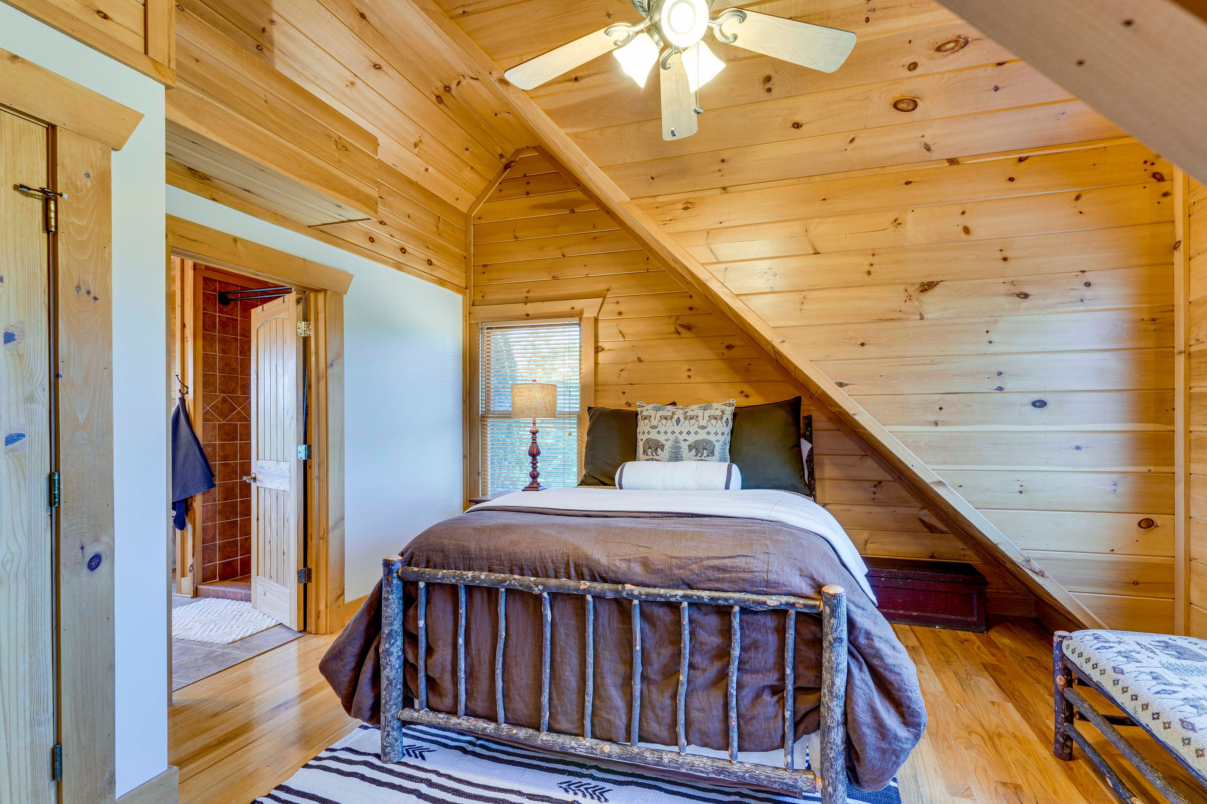 Bedroom 3 | 3rd Floor | Queen Bed | En-Suite Bathroom