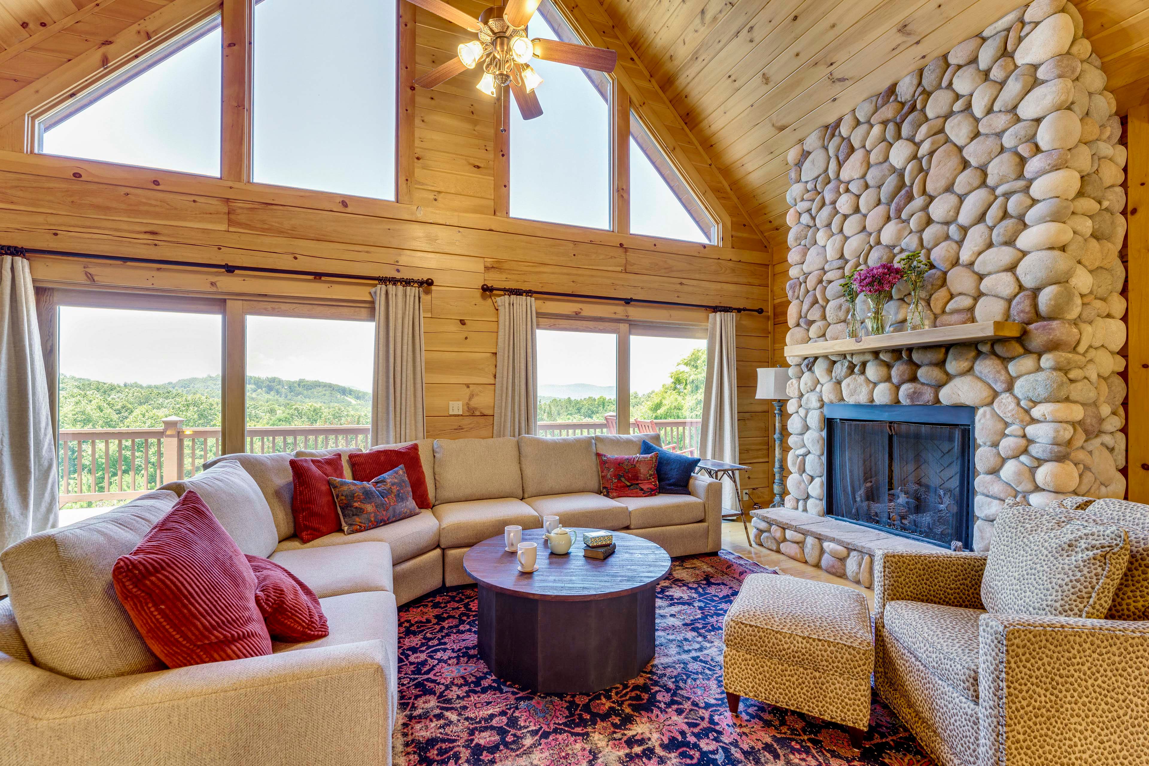 Living Room | 2nd Floor | Flat-Screen TV | Fireplace | Free WiFi