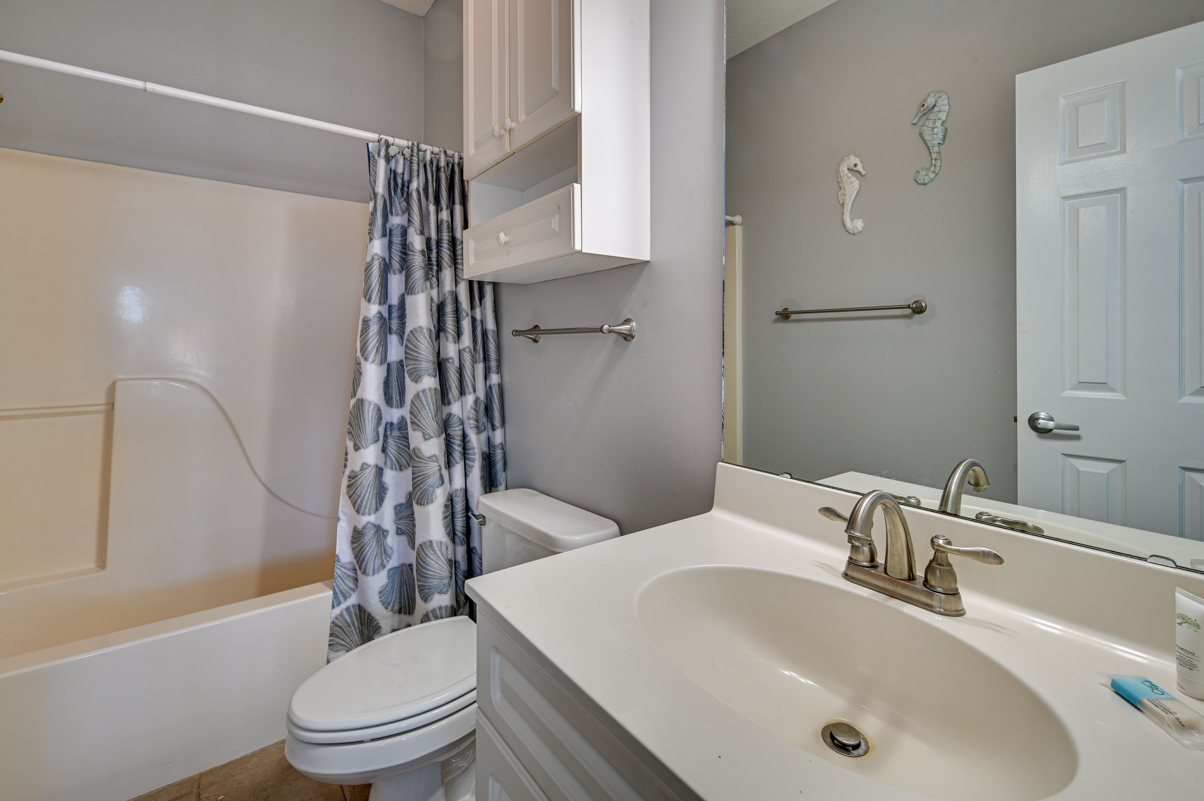 Full Bathroom | Shower/Tub Combo