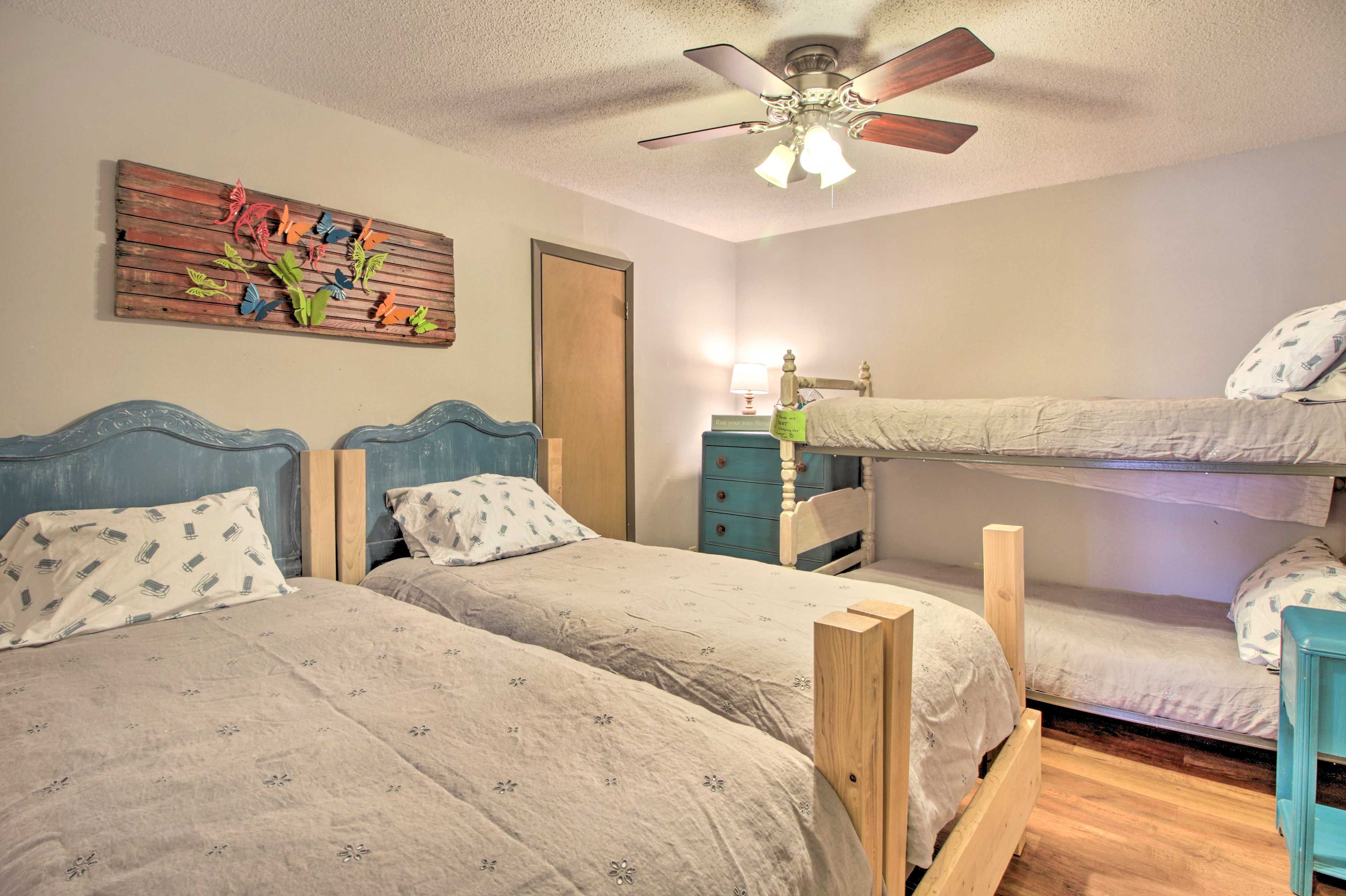 Bedroom 3 | 2 Twin Beds | Twin Bunk Bed (125 Lb Max Weight Limit)
