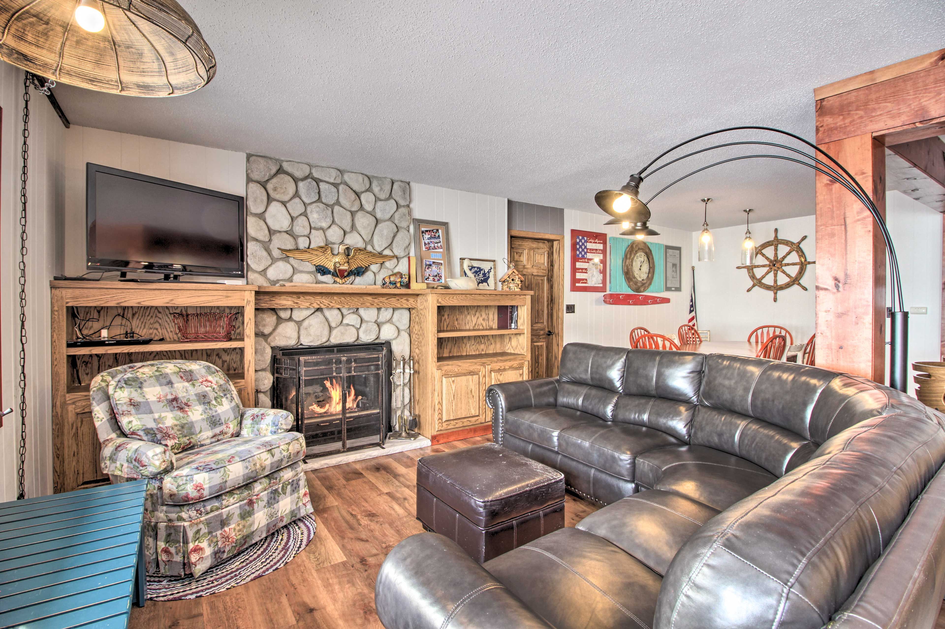 Living Room | Fireplace | Central A/C