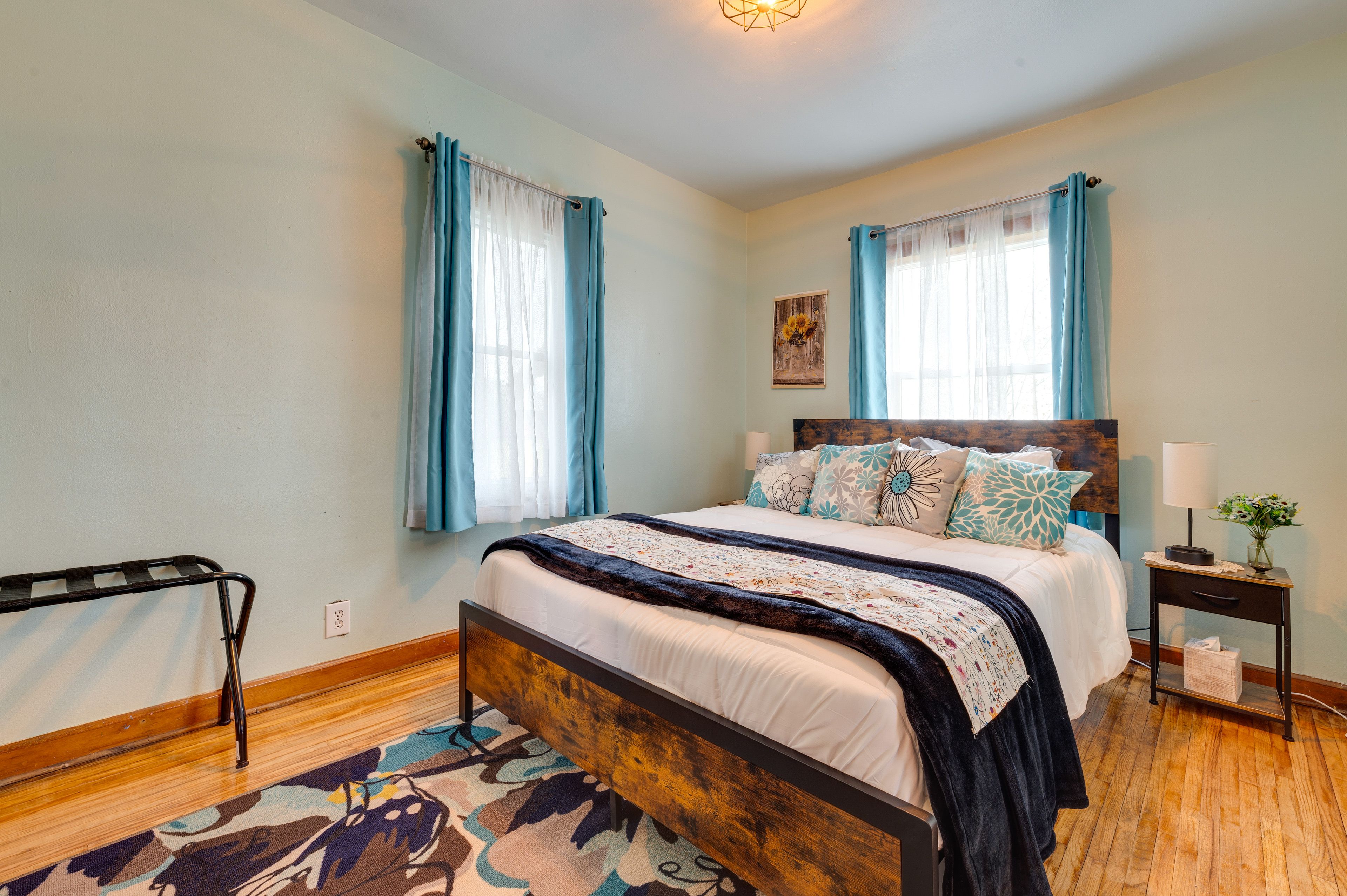 Bedroom 1 | Queen Bed | 1st Floor
