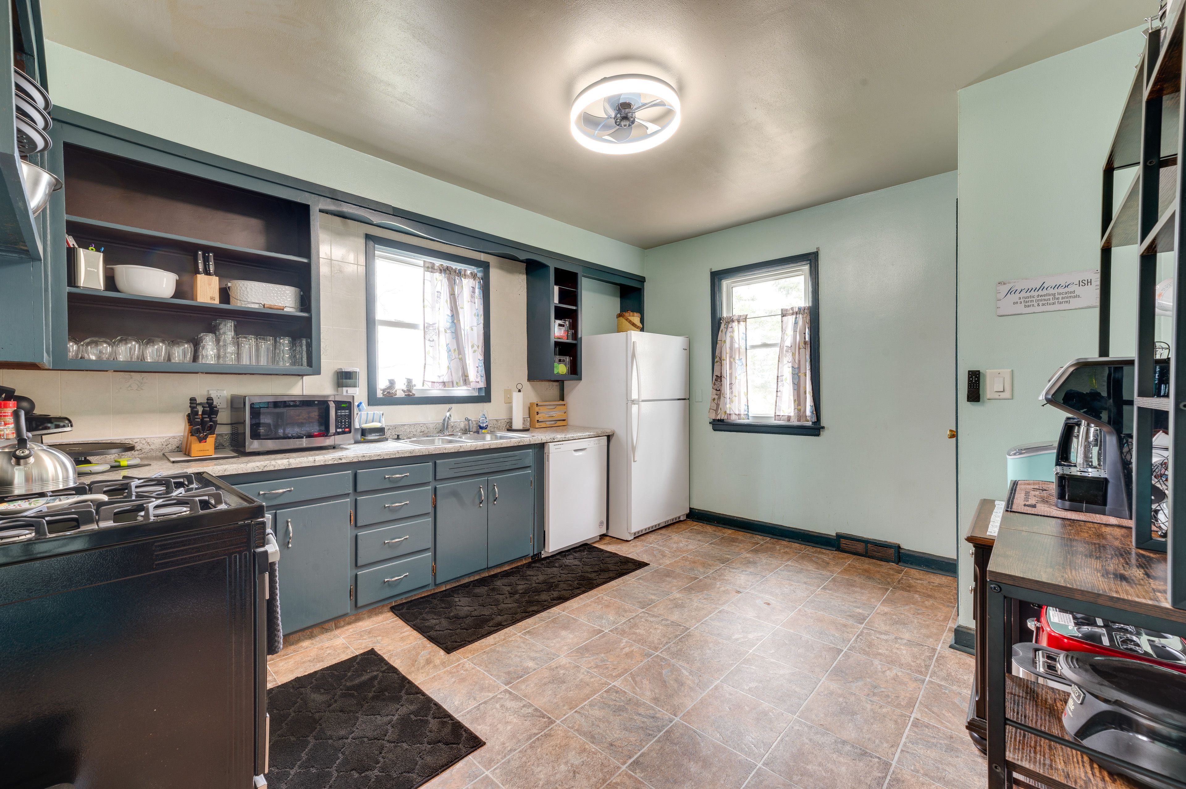 Kitchen | Gas Stove/Oven | Dishwasher | Microwave | Coffee Bar | Blender
