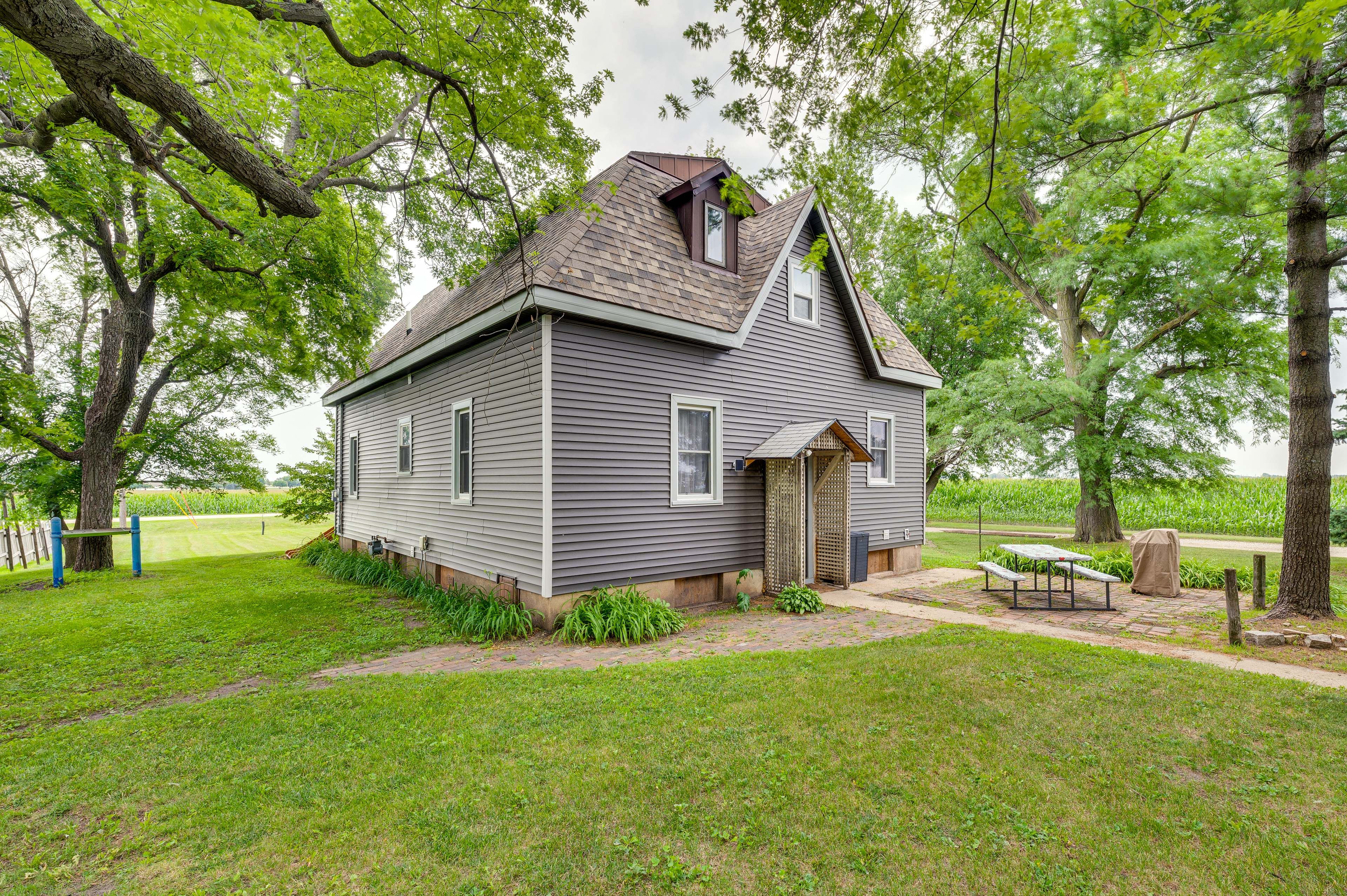 Backyard | Picnic Table | Gas Grill