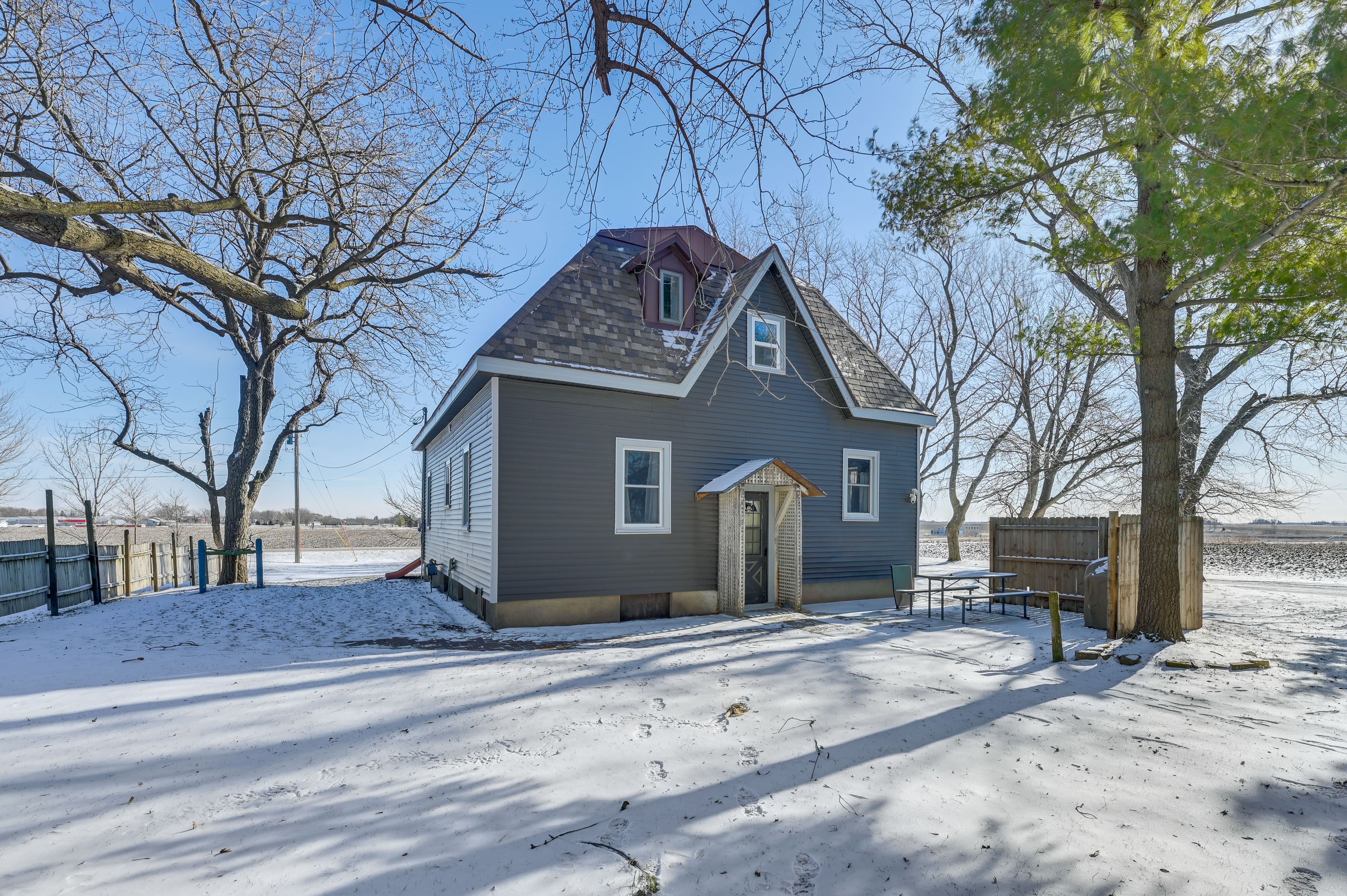 Backyard | Picnic Table | Gas Grill