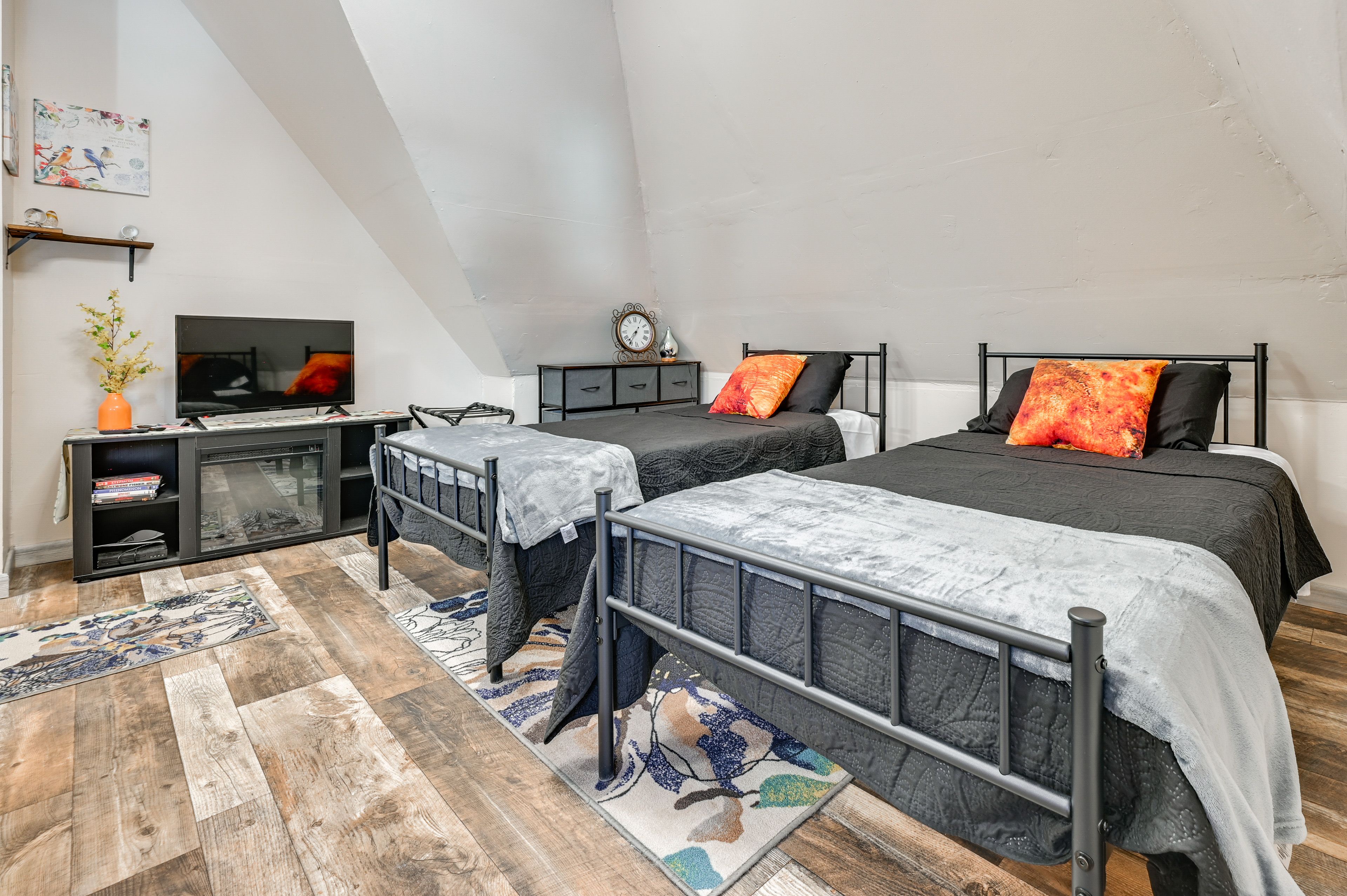 Upstairs Sleeping Loft | Fireplace | Smart TV | 2 Twin Beds