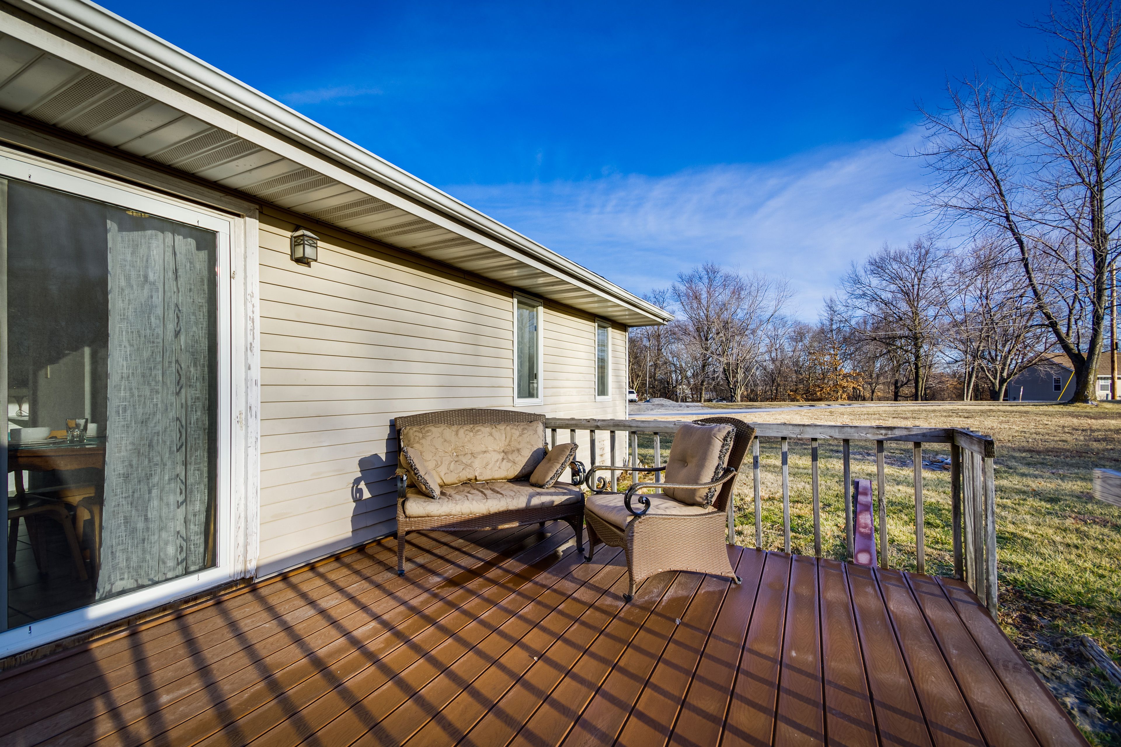 Private Deck | Shared Yard