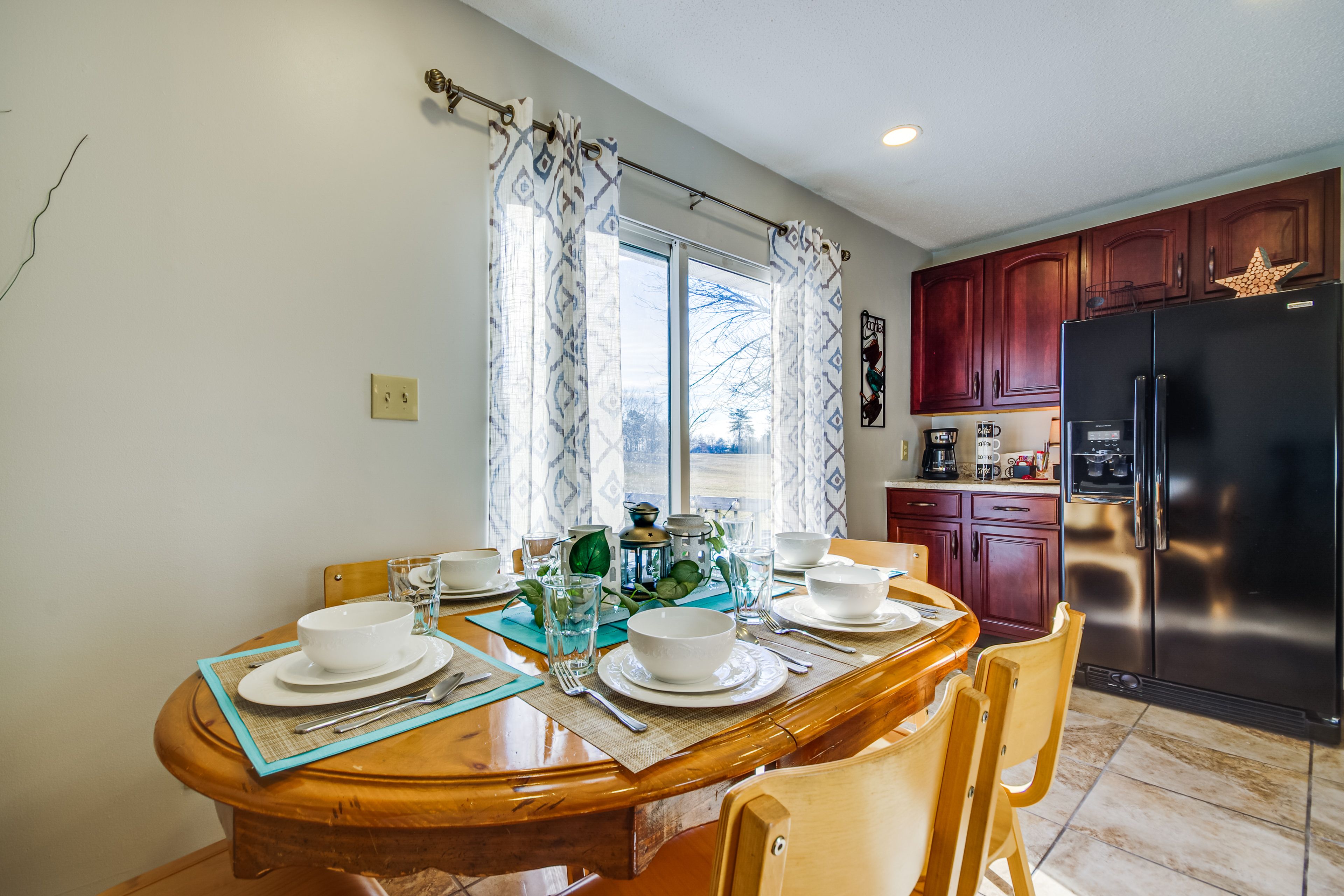 Dining Area | High Chair Available
