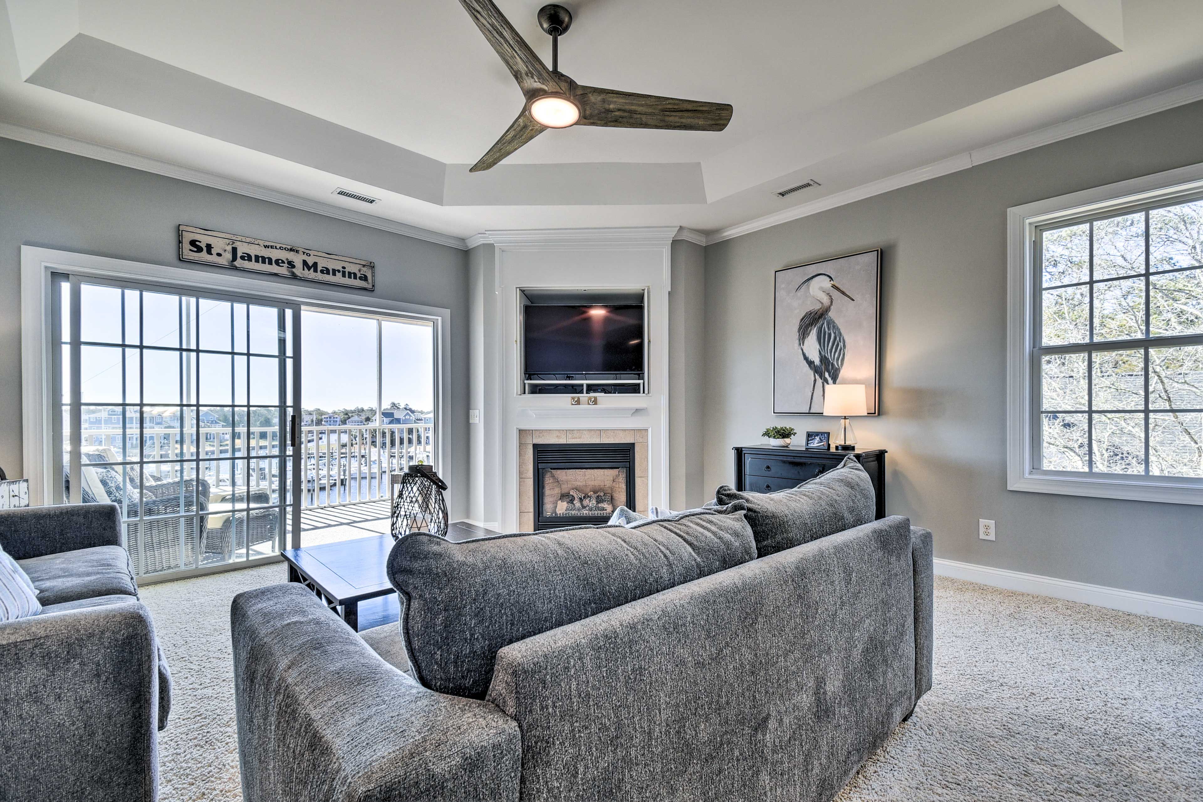 Living Room | Free WiFi | Central A/C | Smart TV