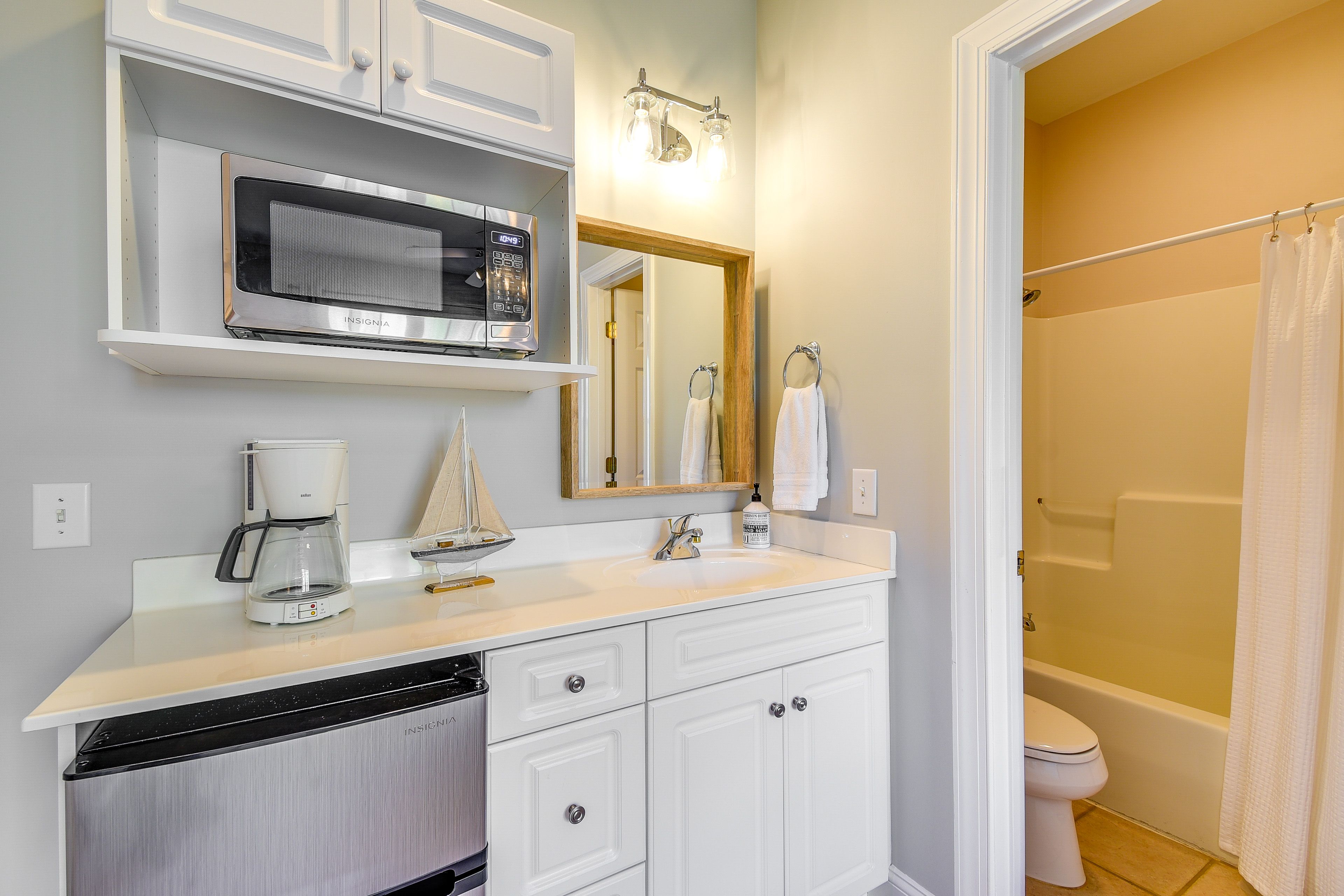 Bedroom 2 | Kitchenette | En-Suite Bathroom | Towels Provided