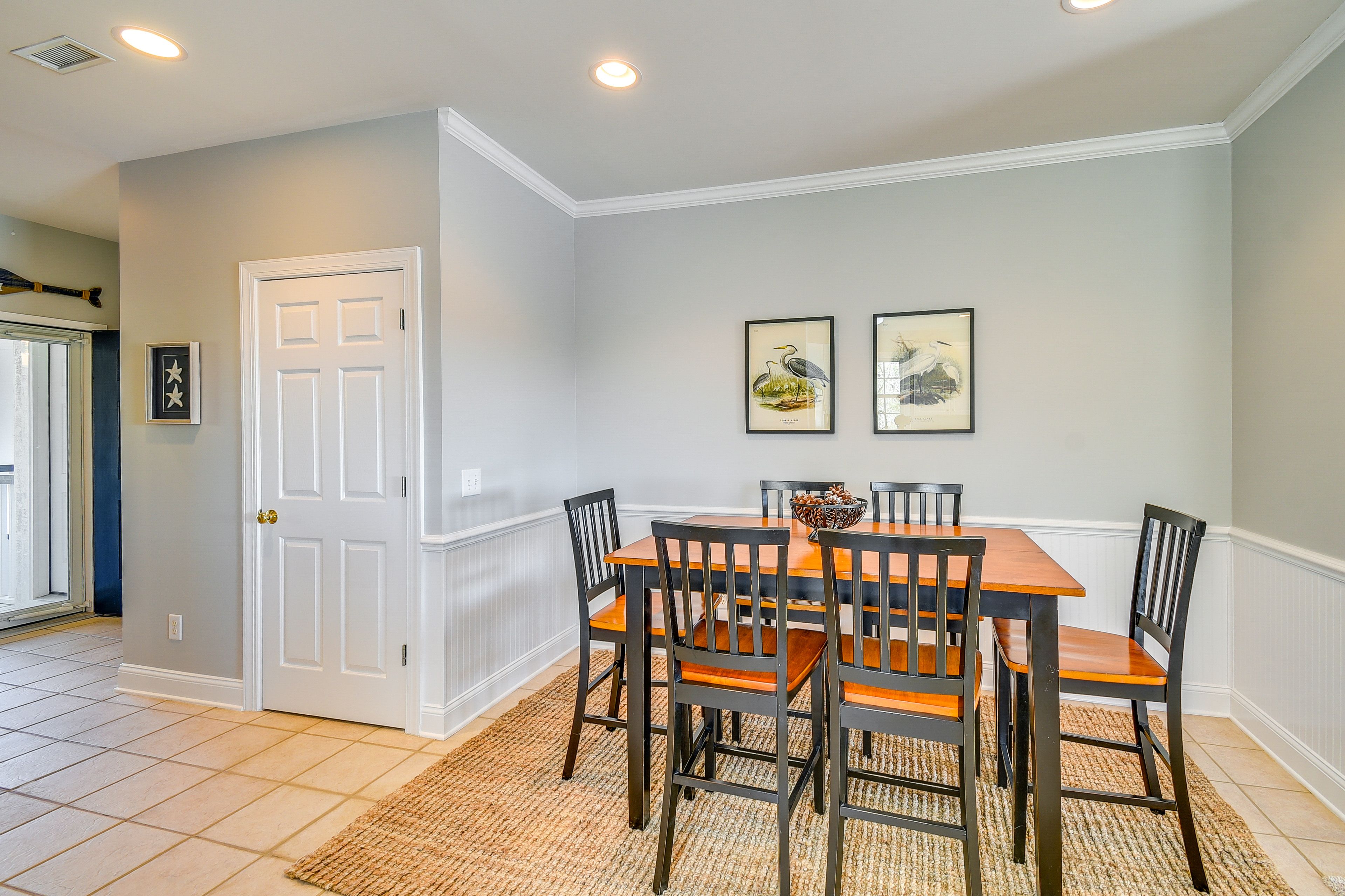 Dining Table | Dishware/Flatware Provided