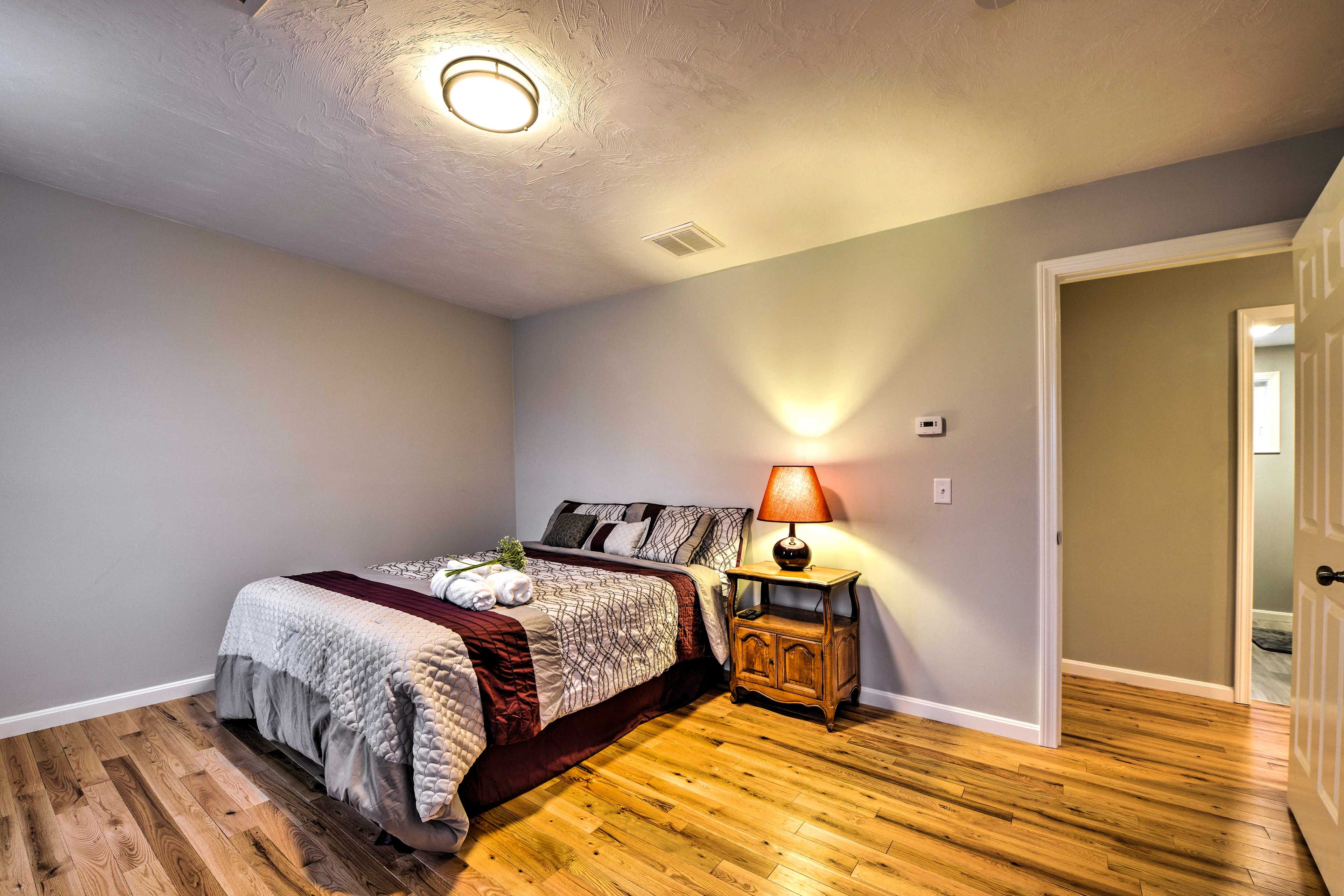 Bedroom 1 | Queen Bed | Linens & Towels | Smart TV | Mini Fridge