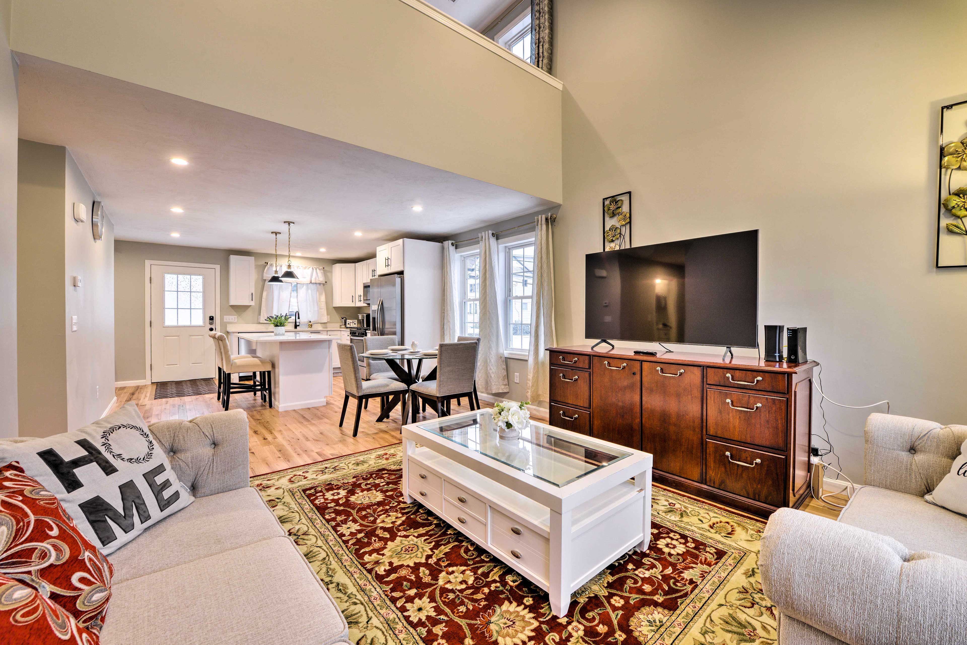 Living Room | Free WiFi | Smart TV
