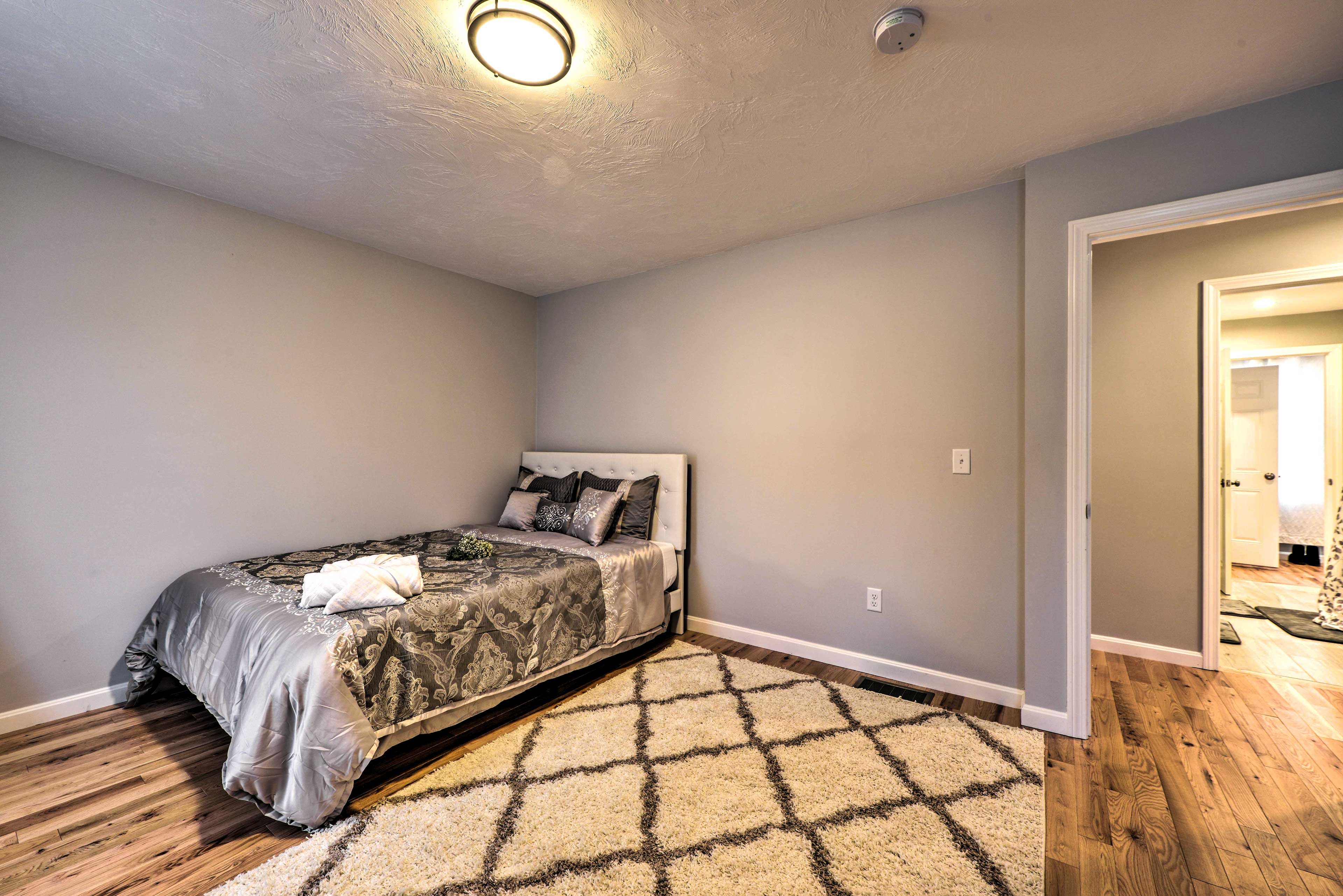 Bedroom 2 | Queen Bed | Smart TV | Mini Fridge