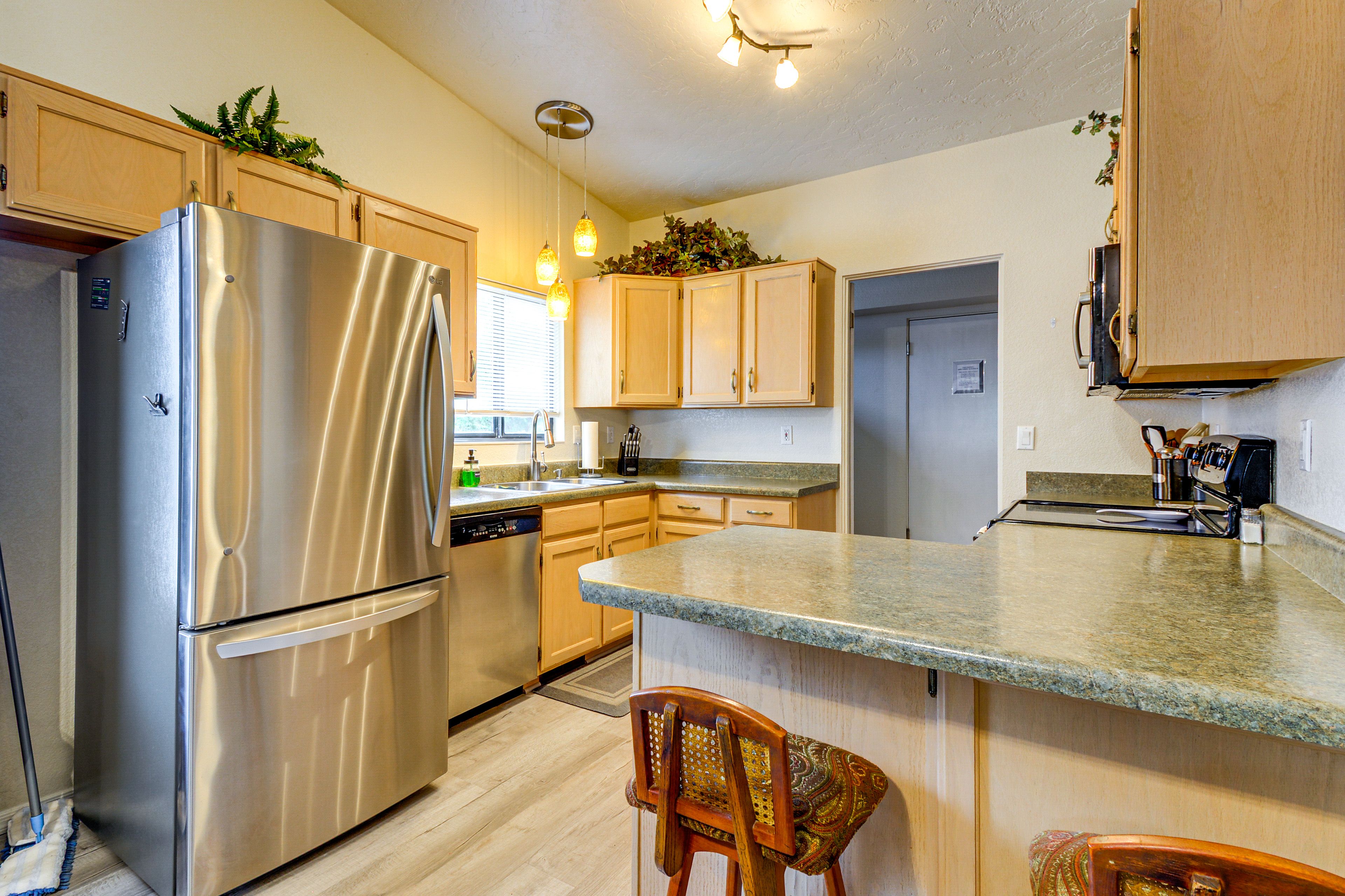 Kitchen | Cooking Basics | Dishware & Flatware | Trash Bags | Paper Towels