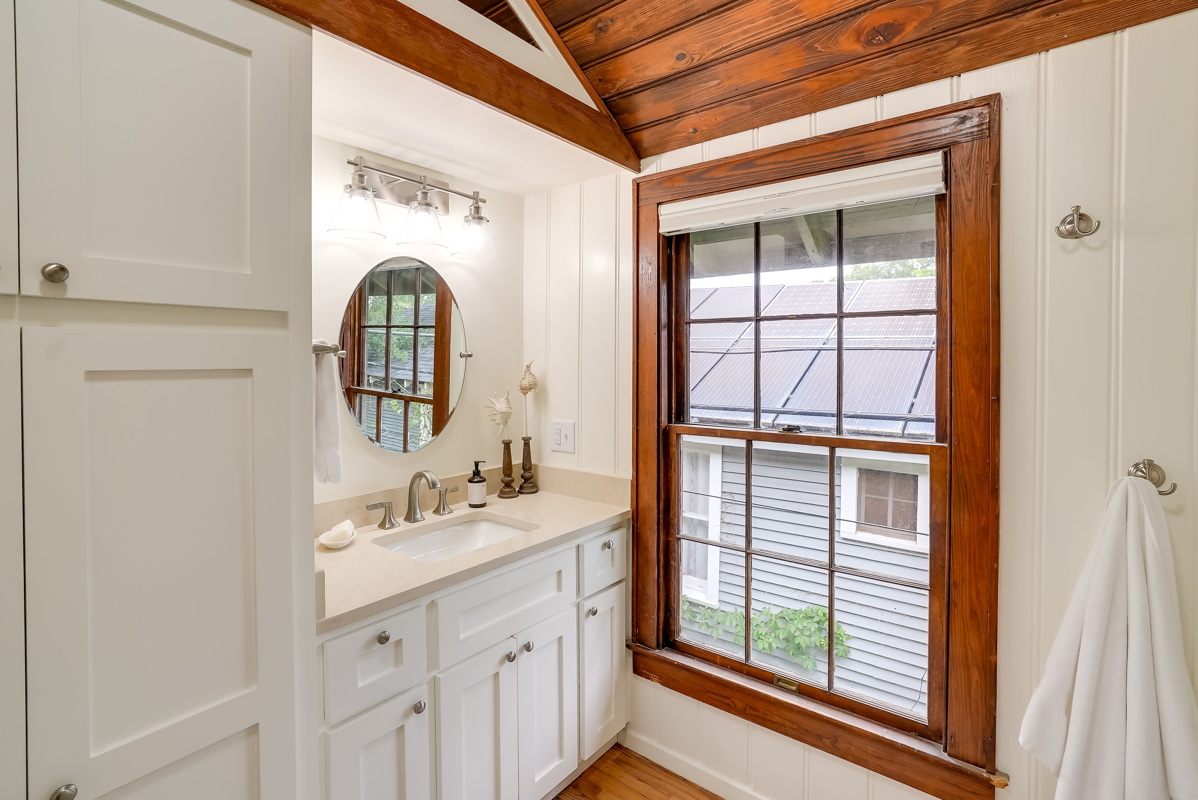 Full Bathroom | Towels & Linens Provided | Hair Dryer