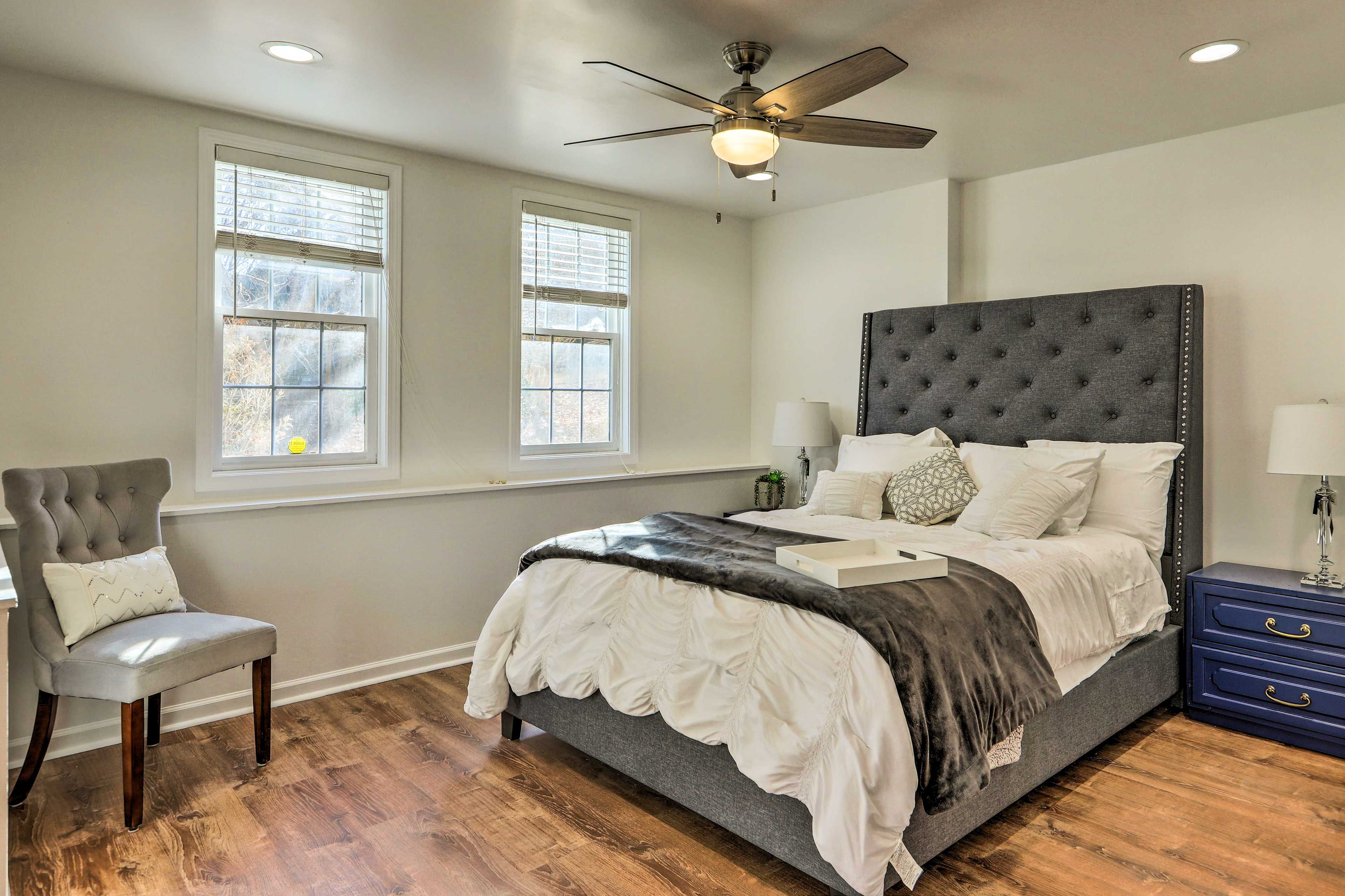 Bedroom | Queen Bed | Linens Provided