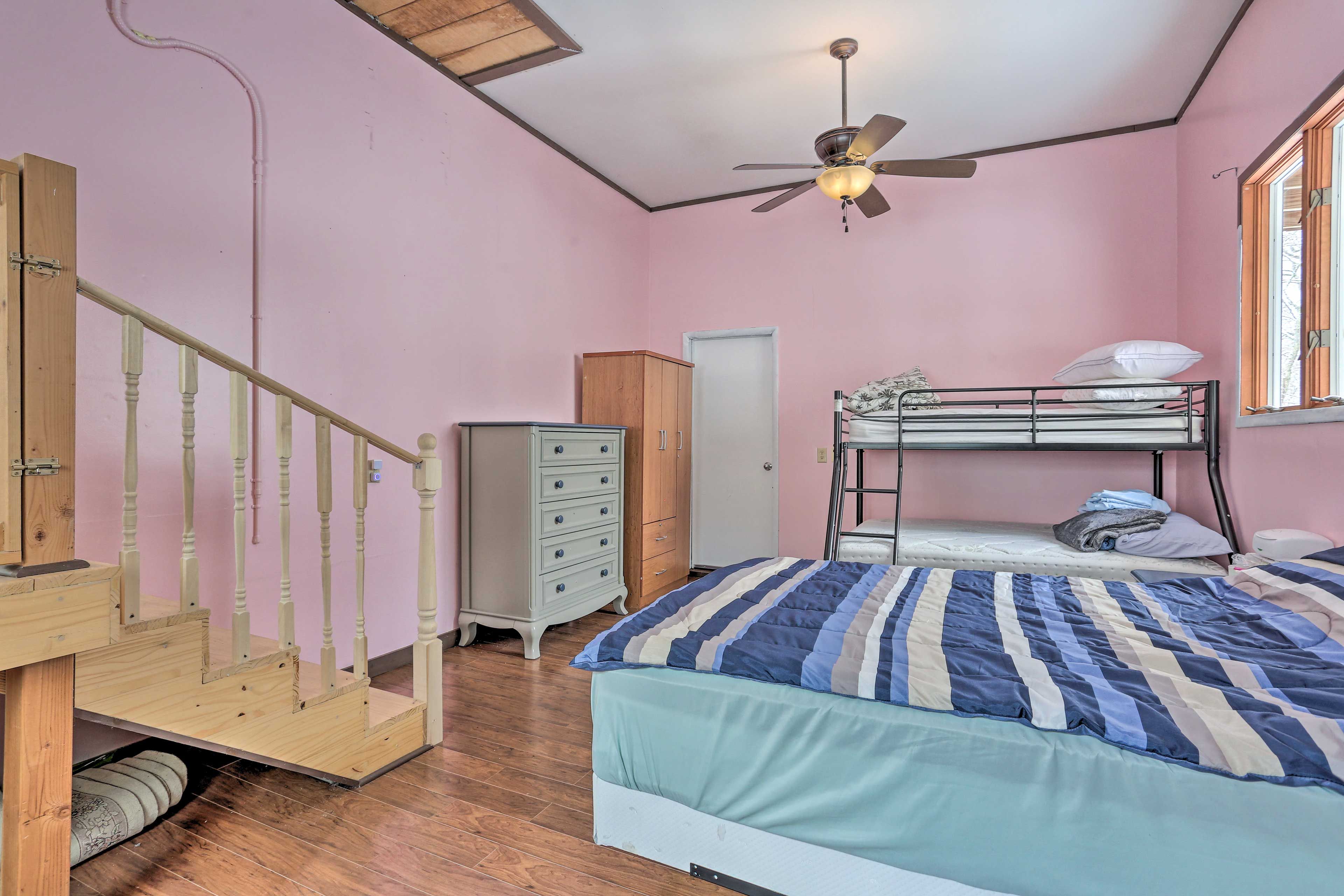 Bedroom 3 | Queen Bed | Twin/Full Bunk Bed | Main Floor